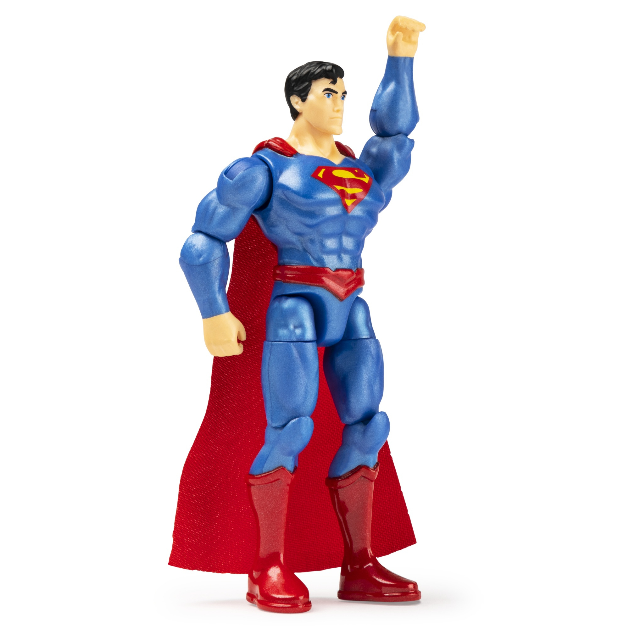 Action figure di Superman in posa dinamica con mantello. Abito blu, stivali rossi e mantello rosso. Sfondo bianco.
