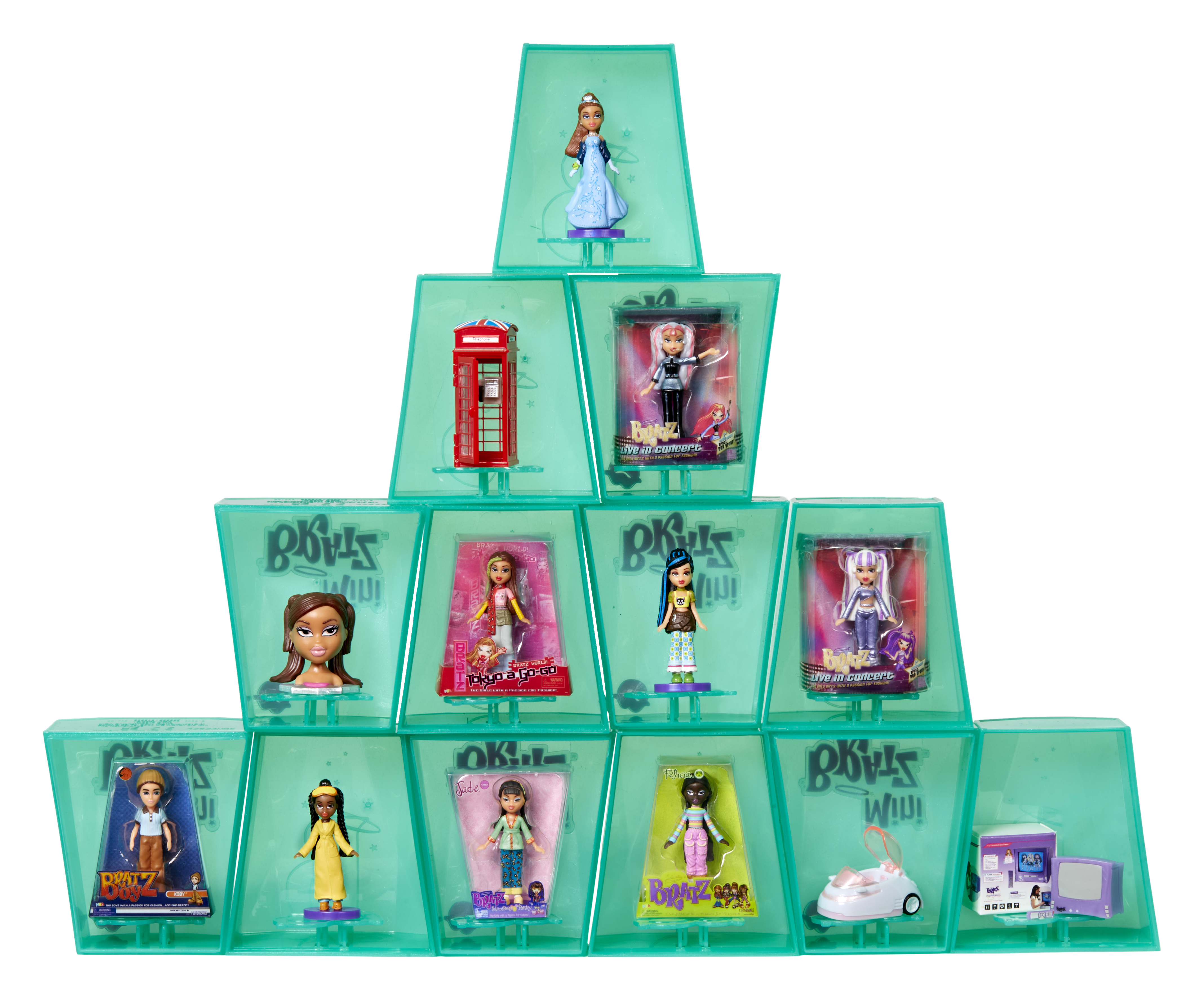 Ekspozycja lalek Bratz w indywidualnych etui, ułożonych w kształt piramidy.