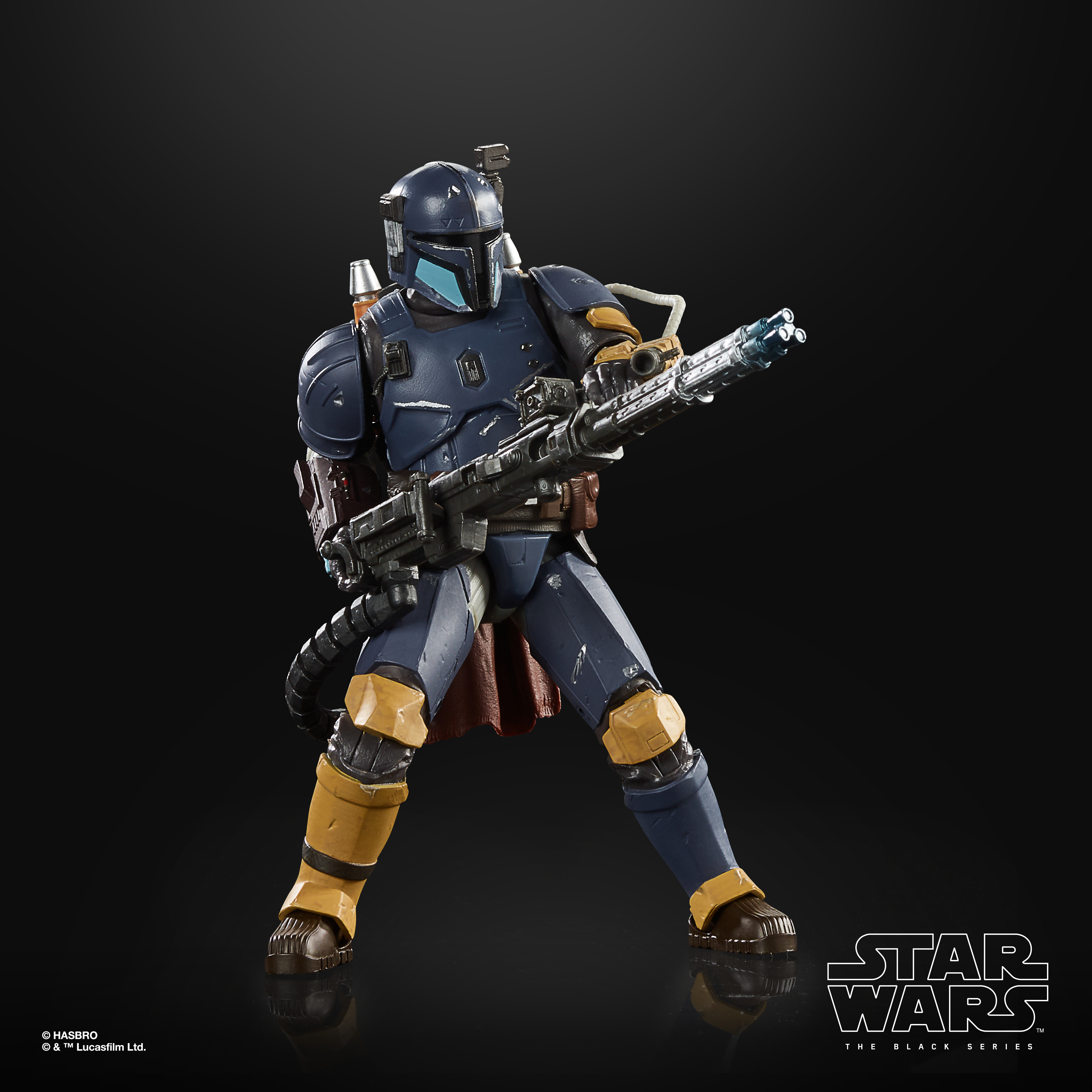 Figura de Star Wars: Mandaloriano con arma grande, armadura azul y fondo negro.
