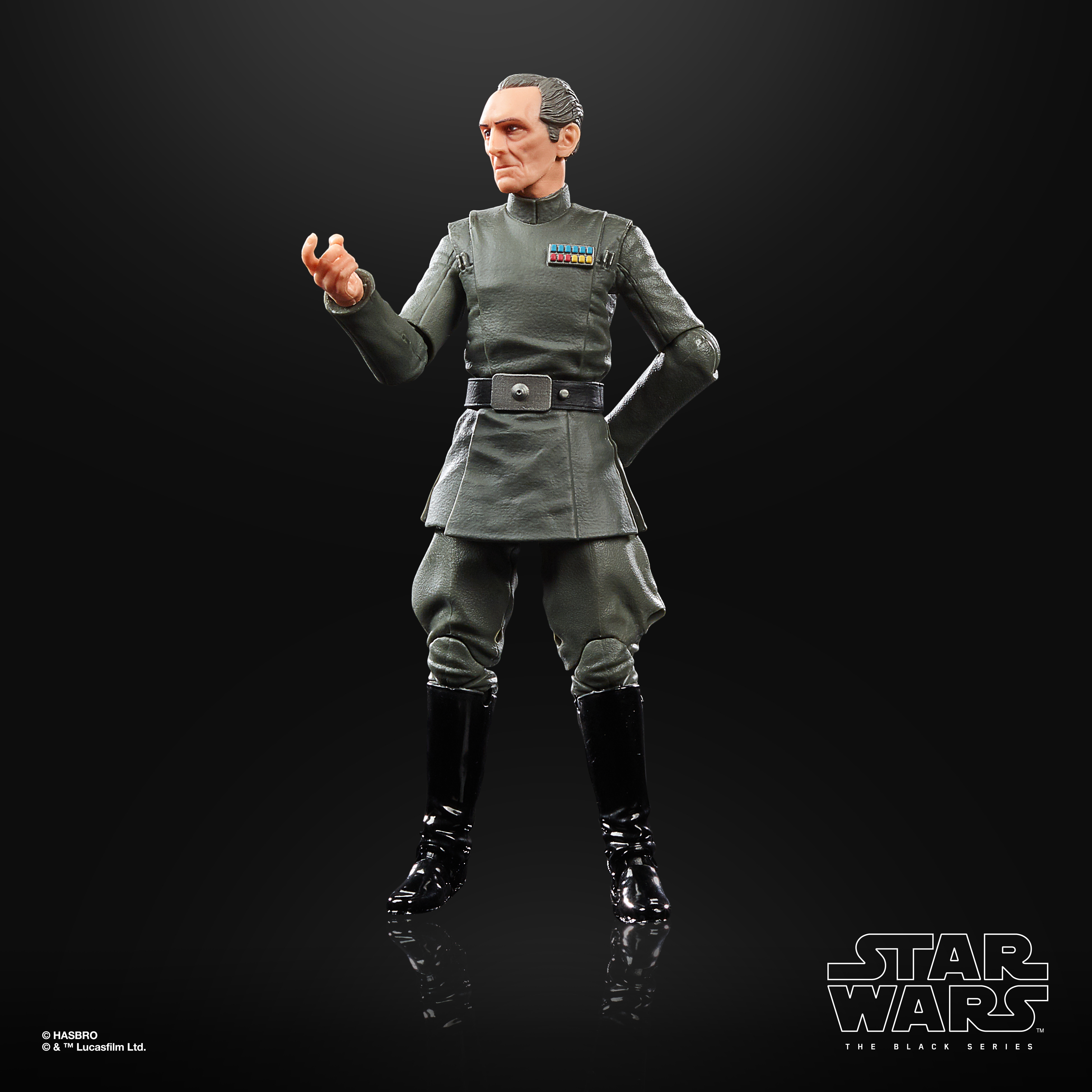 Un'action figure di Star Wars di Grand Moff Tarkin, su uno sfondo nero.