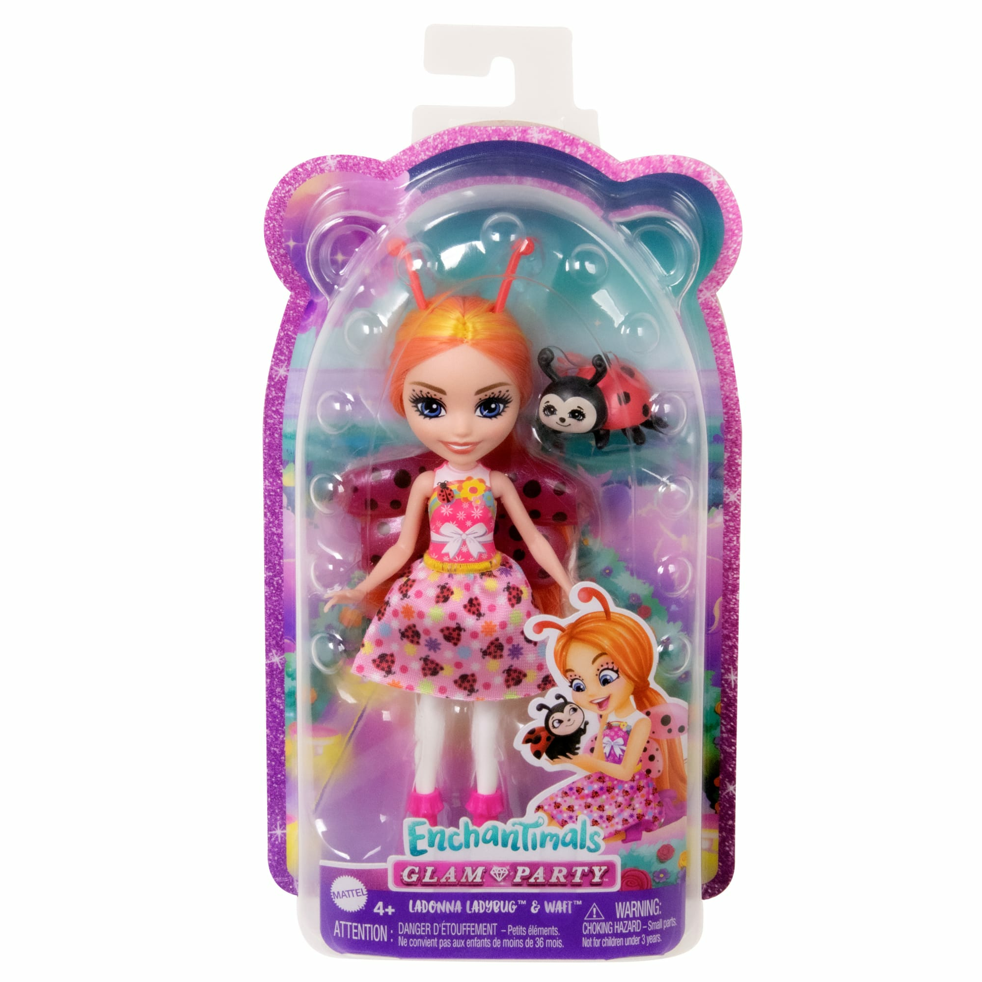 Enchantimals-Puppe in einer Plastikverpackung. Die Puppe hat rotes Haar und ein Marienkäfer-Kostüm. Weißer Hintergrund.