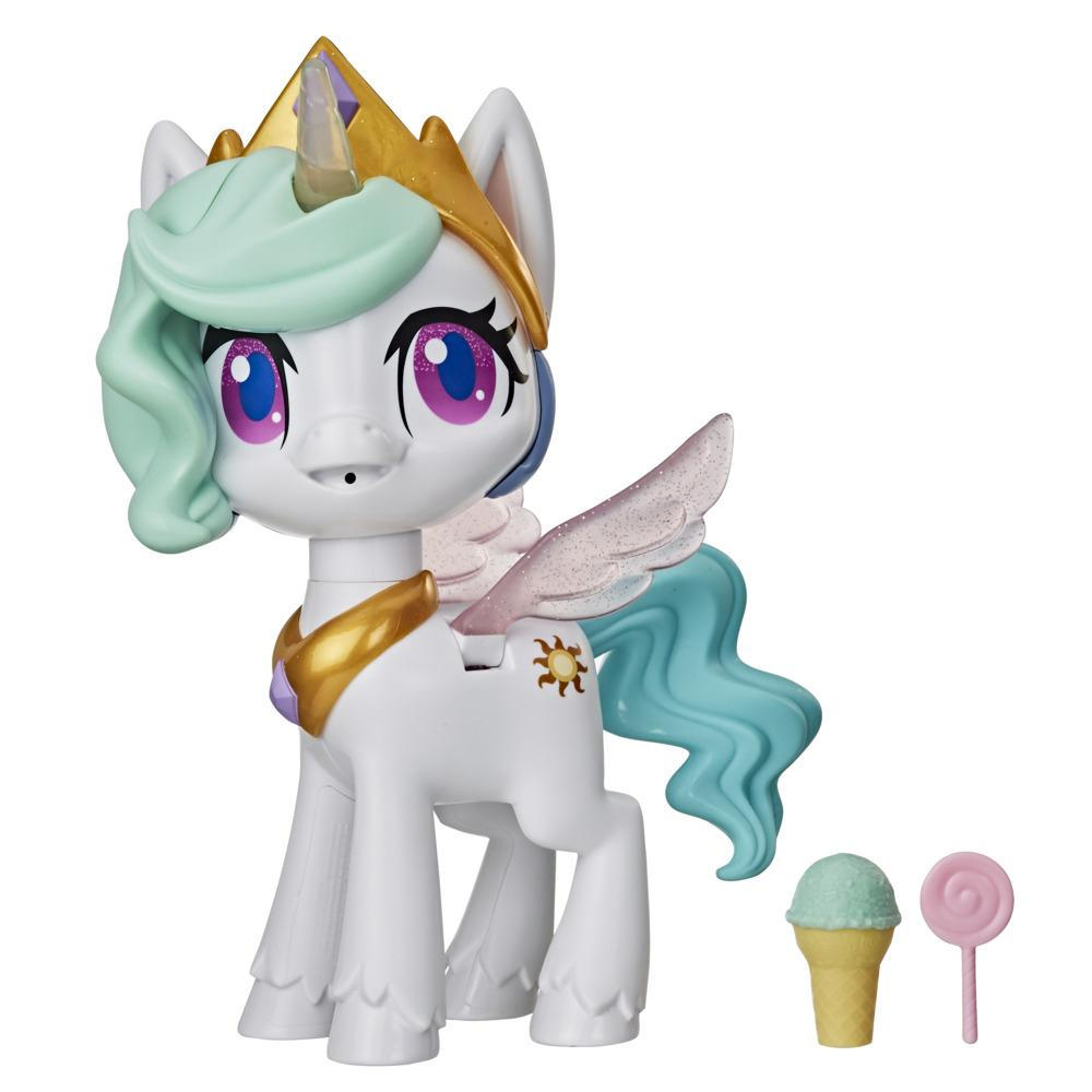 Unicorno giocattolo bianco con corno dorato, ali e accessori, su una superficie bianca.