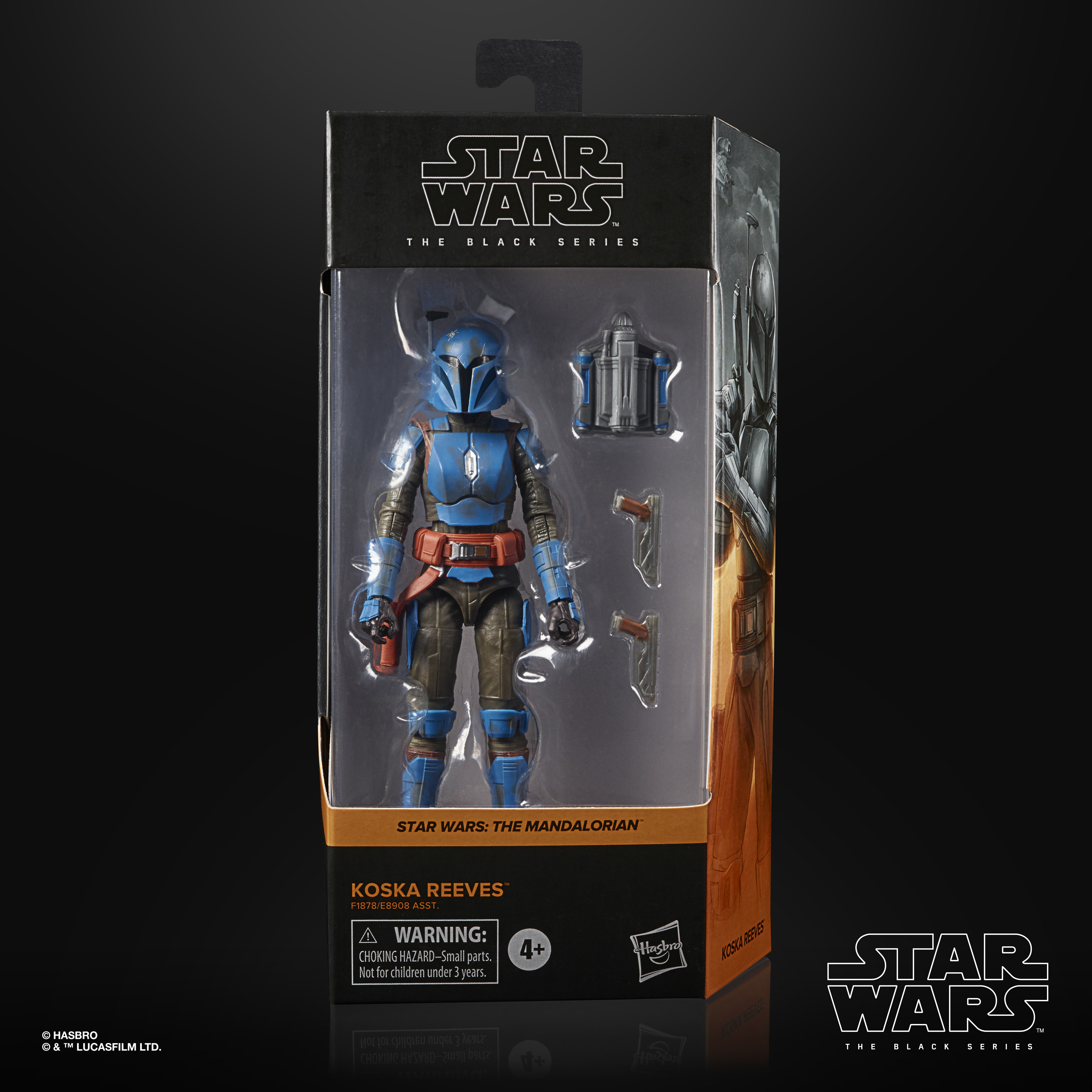 Una figura di Star Wars in scatola, Koska Reeves, in armatura blu, con accessori, in una scatola nera.