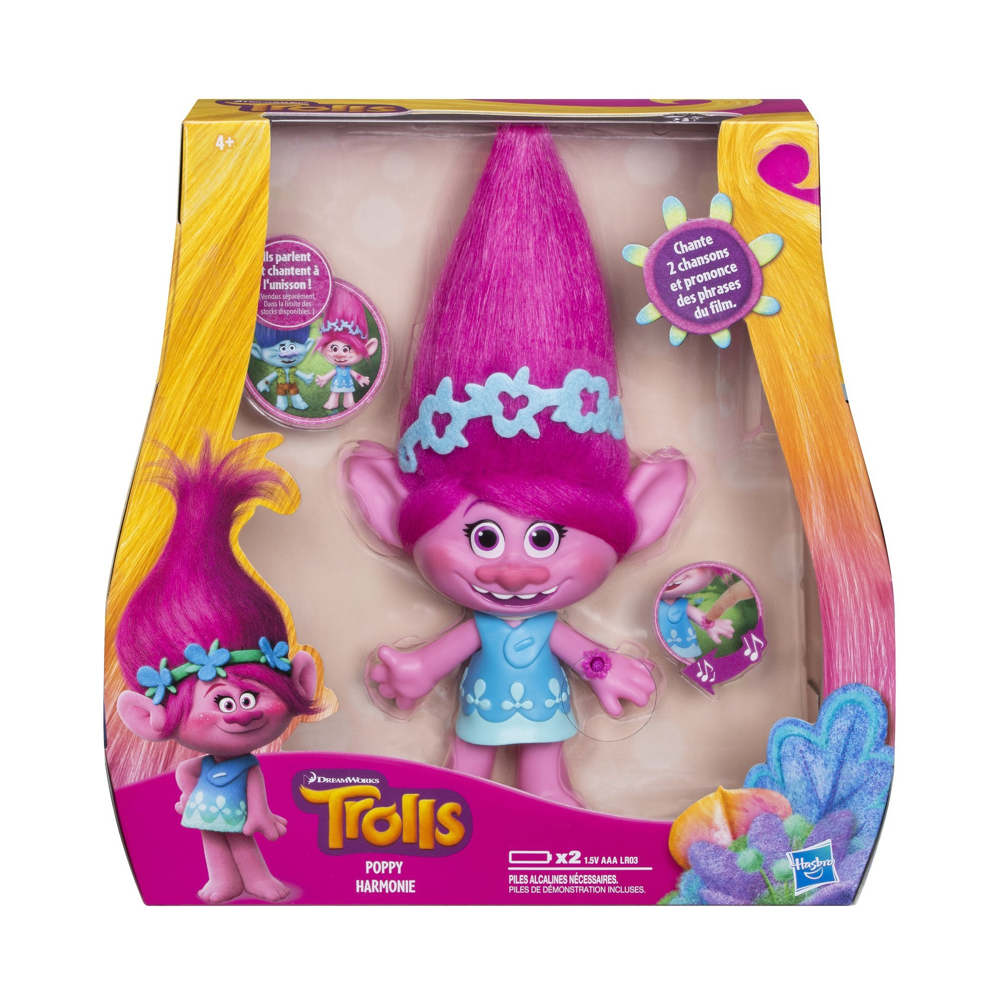 Bambola Trolls Poppy in una scatola. Capelli rosa e vestito blu. Scatola con immagini e testo.