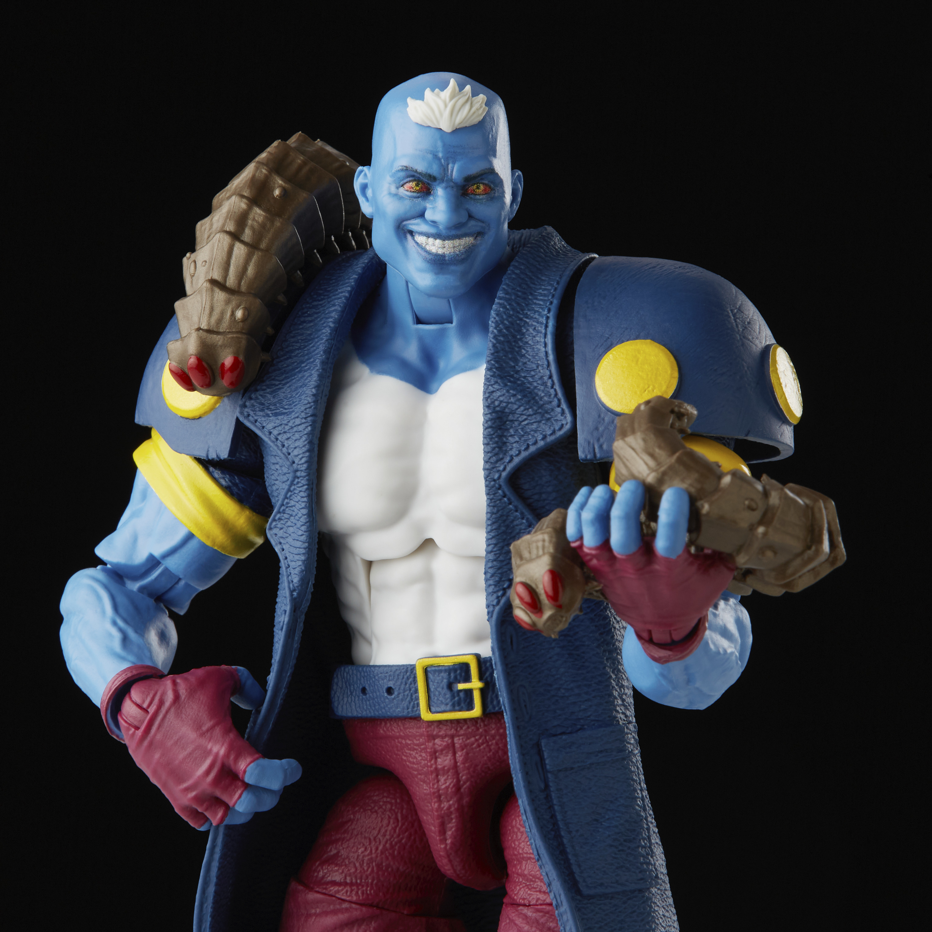 Action figure di un cattivo dalla pelle blu con un cappotto blu e un sorriso sinistro.