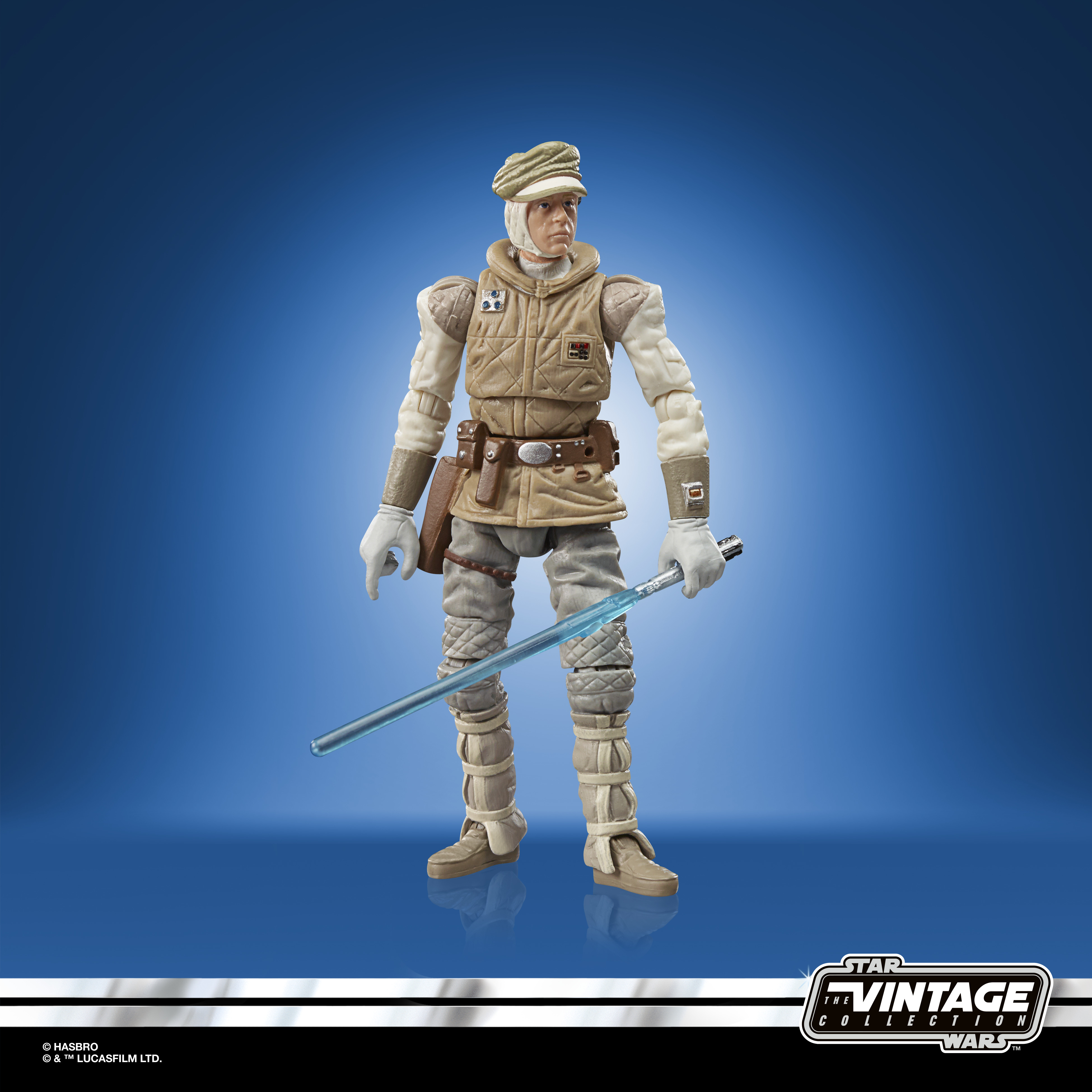 Una figura di Star Wars di Luke Skywalker con una spada laser blu, che indossa un abito beige.