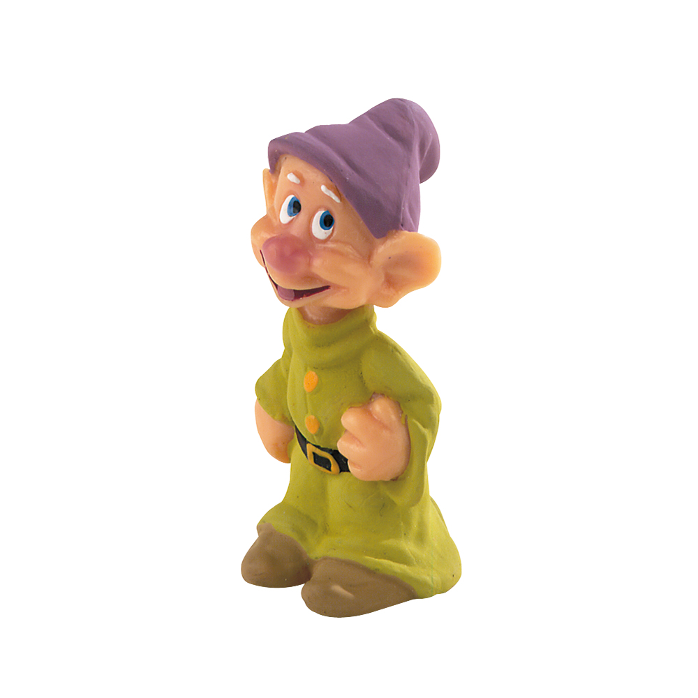 Statuina di Dotto, con un abito verde e un cappello viola, sorridente.