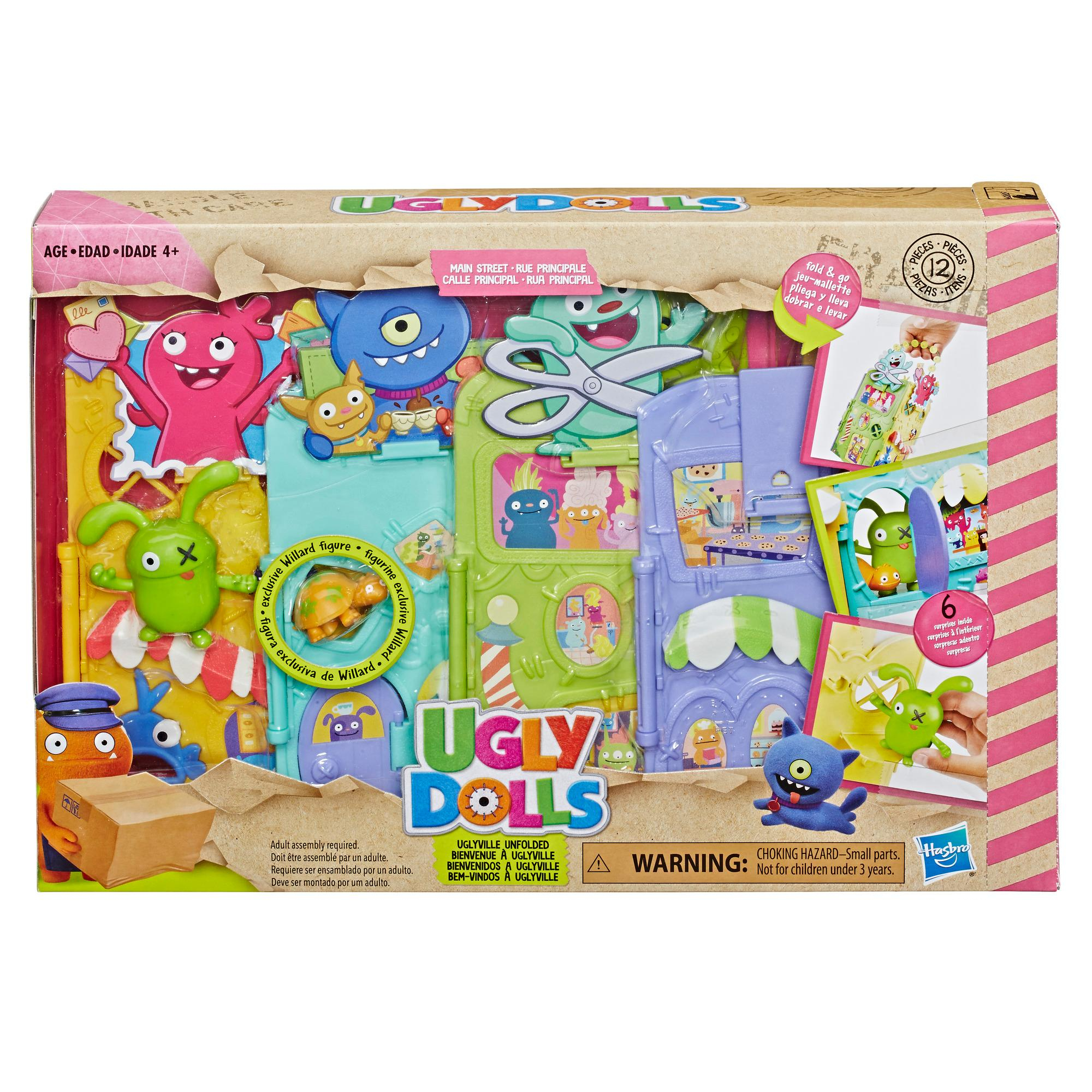 Playset di giocattoli UglyDolls. Scena di Main Street con varie figure e edifici UglyDolls.