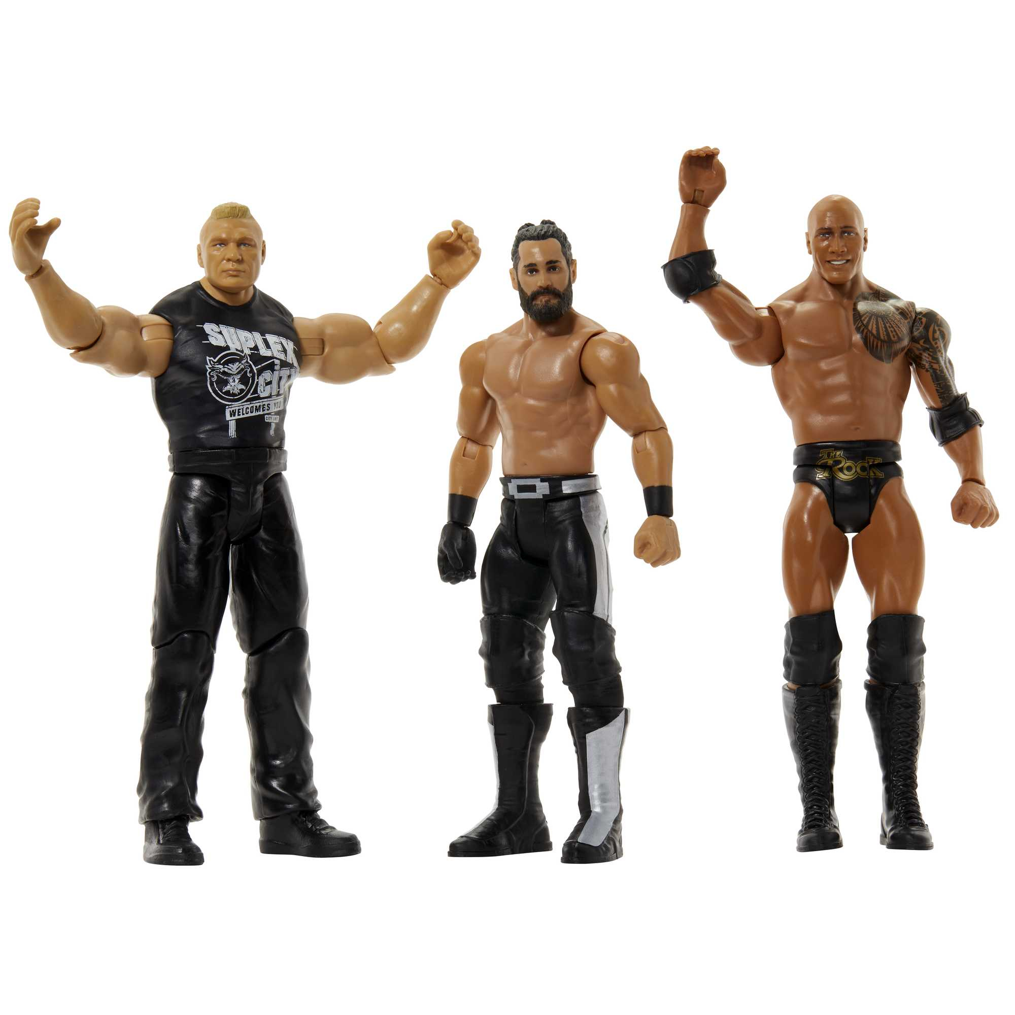Tres figuras de acción de luchadores. Brock Lesnar, hombre con pelo oscuro y The Rock, hombre con tatuajes.