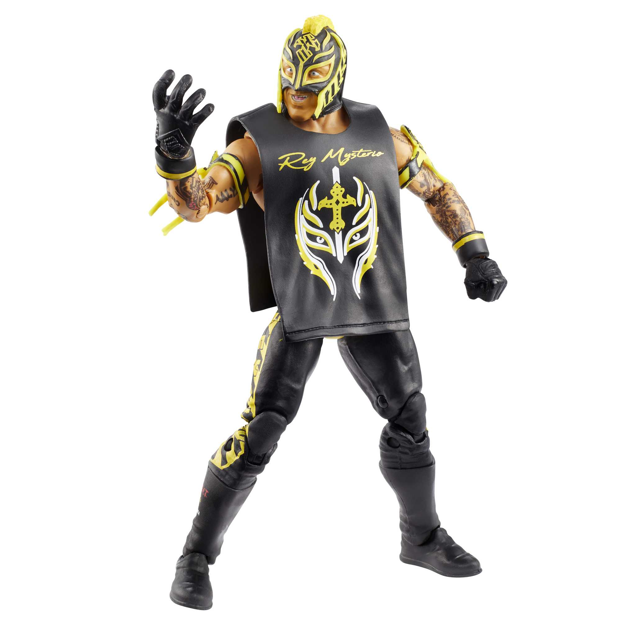 Figura de acción de Rey Mysterio con disfraz y máscara, atuendo negro con detalles amarillos y tatuajes en los brazos.