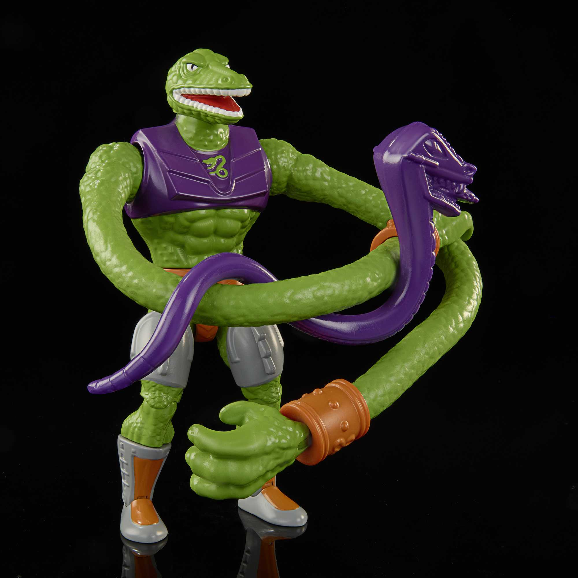Grüne echsenartige Actionfigur mit violetter Weste und schlangenartigem Arm, der eine Schlange hält.