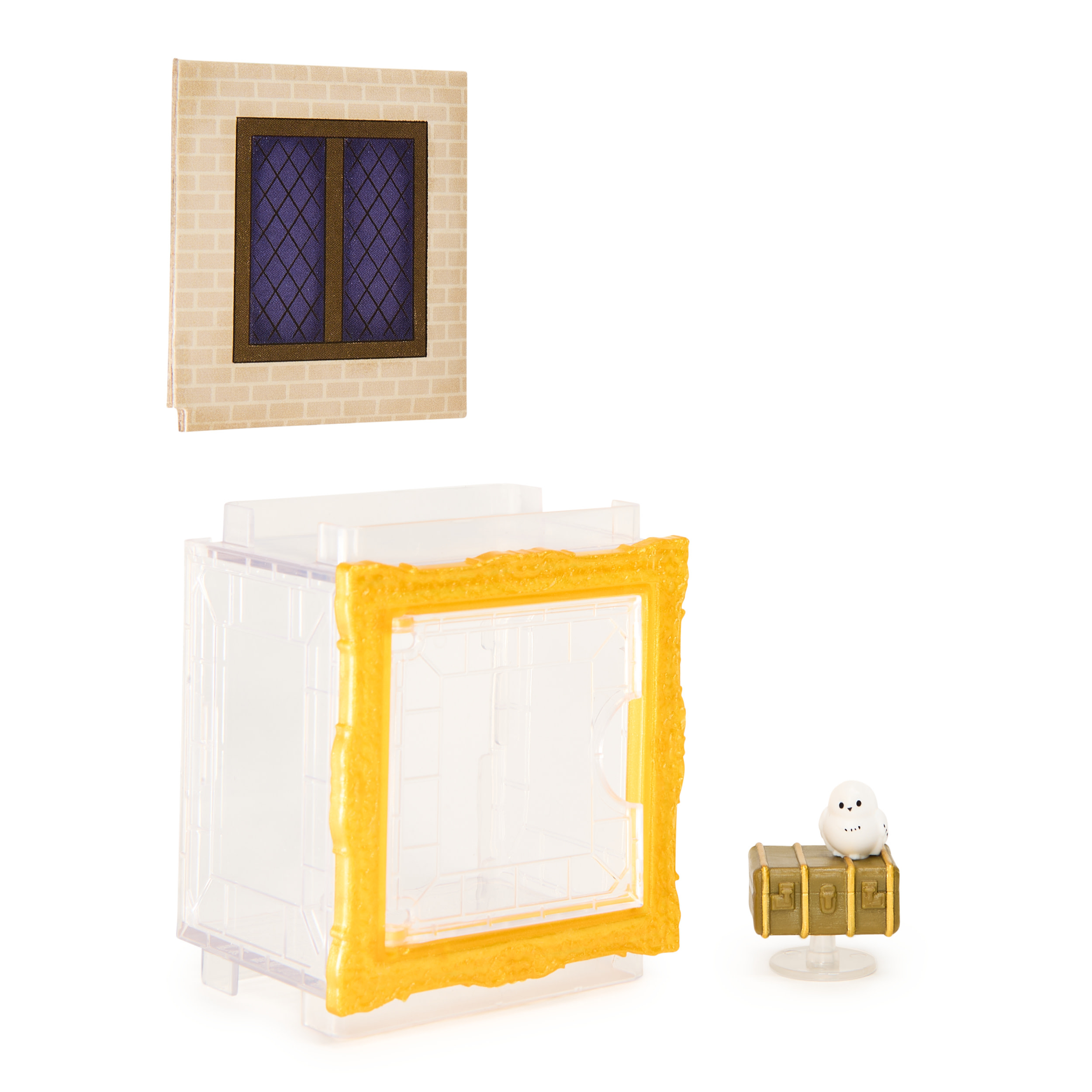 Juego de juguetes con una ventana, una caja transparente y un pequeño cofre con un búho blanco encima.