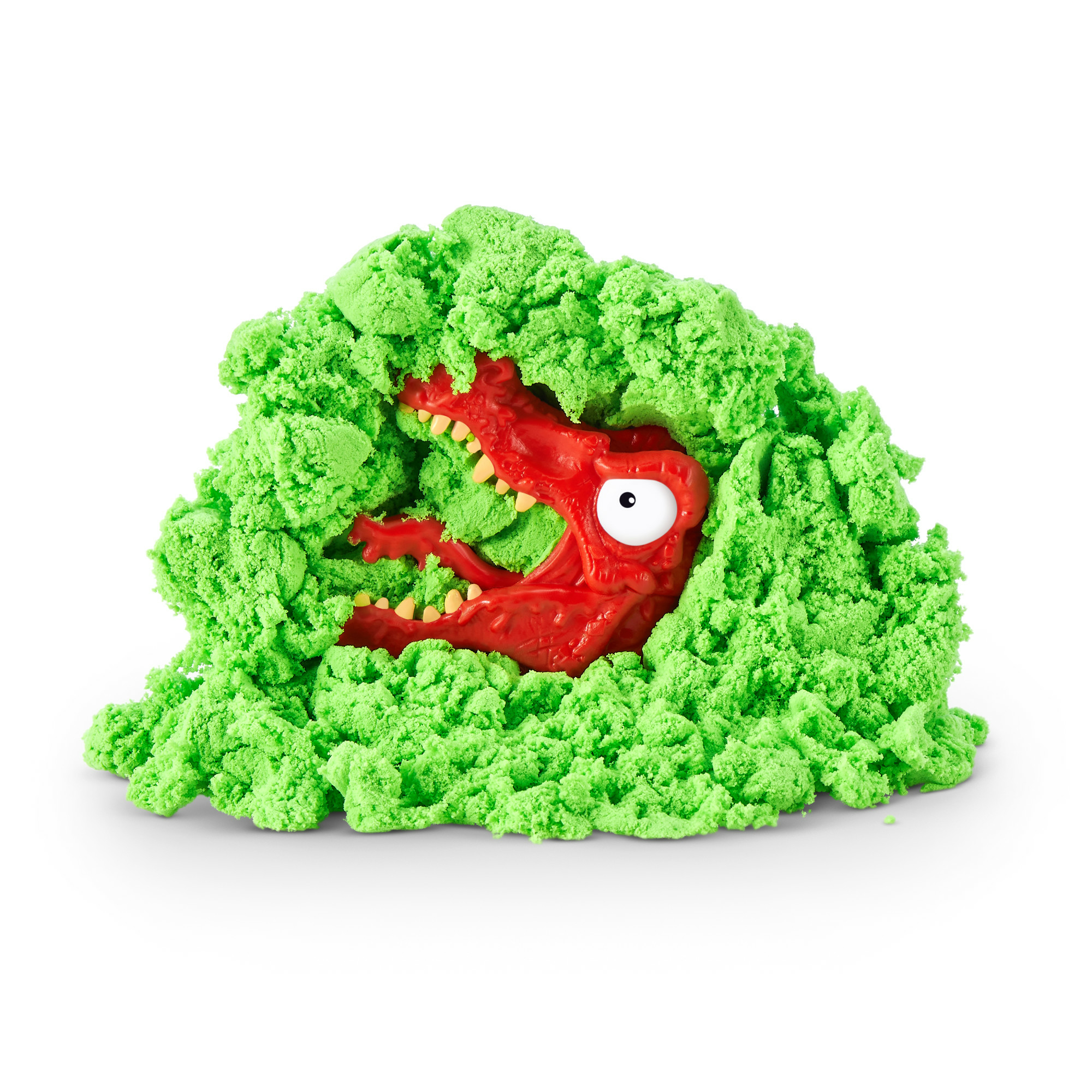 Ein rotes Monstermonsterspielzeug, das aus grünem kinetischen Sand mit weißem Hintergrund ausbricht.