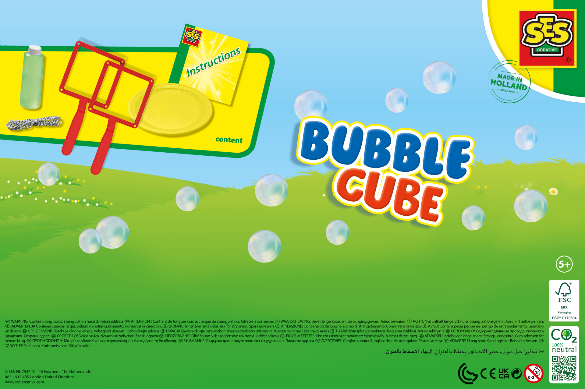 Embalaje del juguete Bubble Cube. Contiene jabón, instrucciones y una varita de burbujas. Fondo blanco con burbujas.