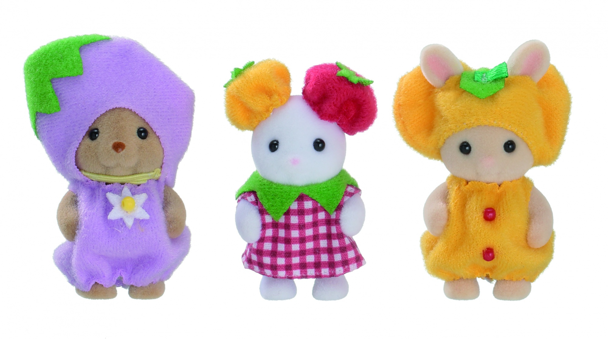Trzy zabawki Sylvanian Families. Jedna to bakłażan, druga truskawka, trzecia dynia.