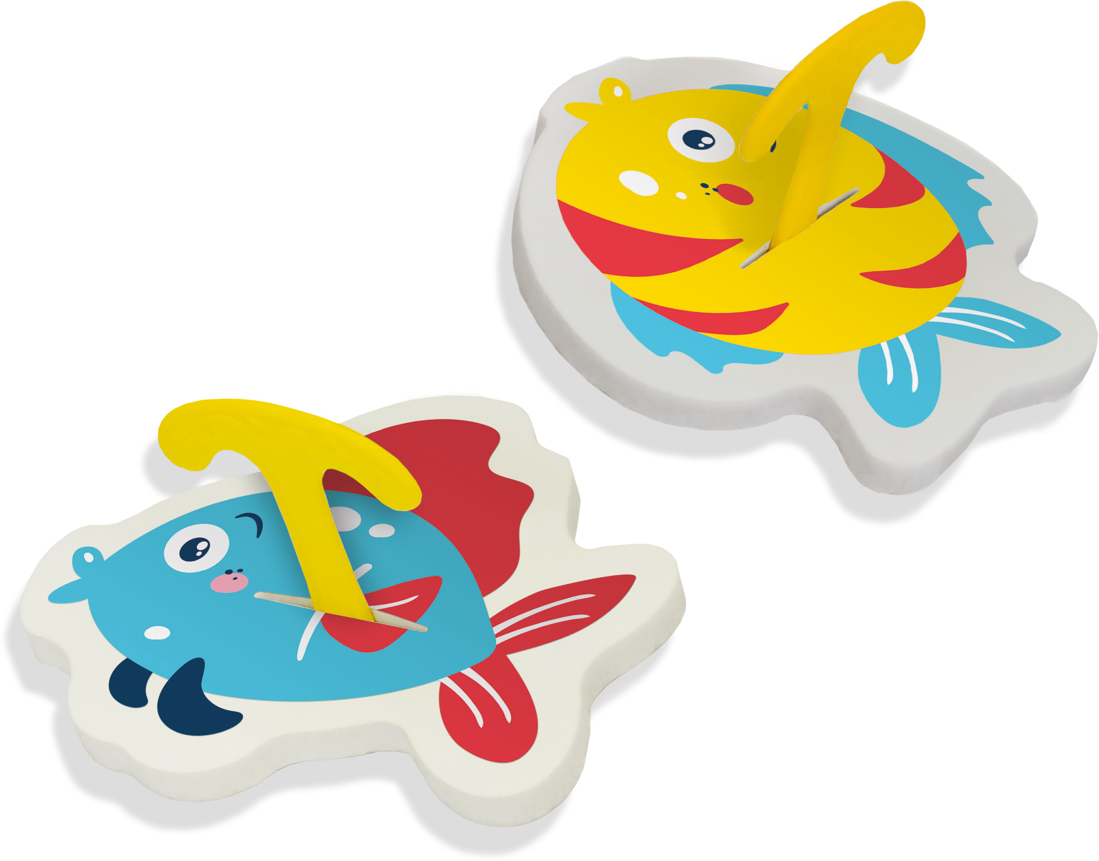Due giocattoli a forma di pesce. Uno è blu, l'altro giallo. Entrambi hanno maniglie gialle.