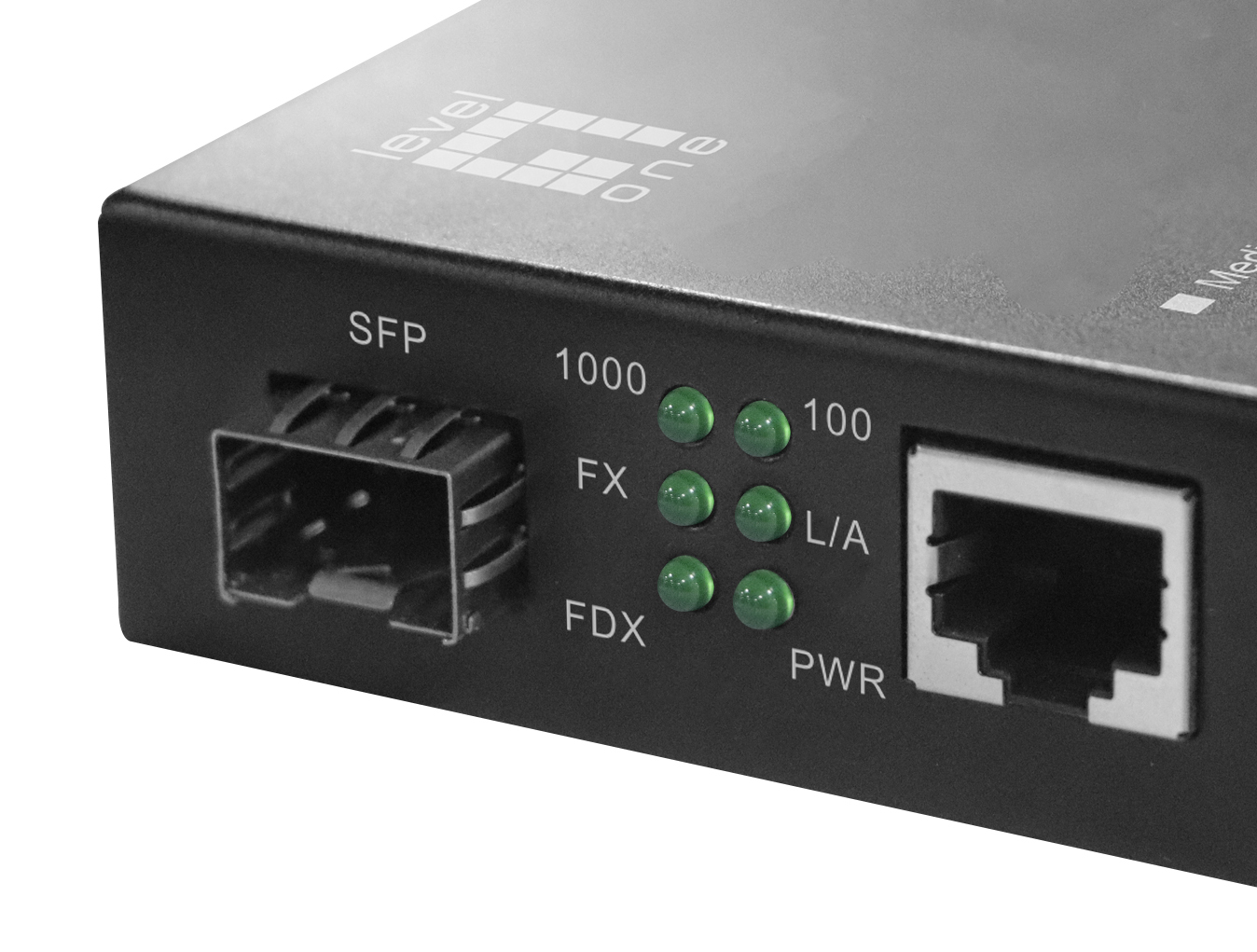 Zbliżenie czarnego urządzenia elektronicznego z zielonymi światłami z przodu.