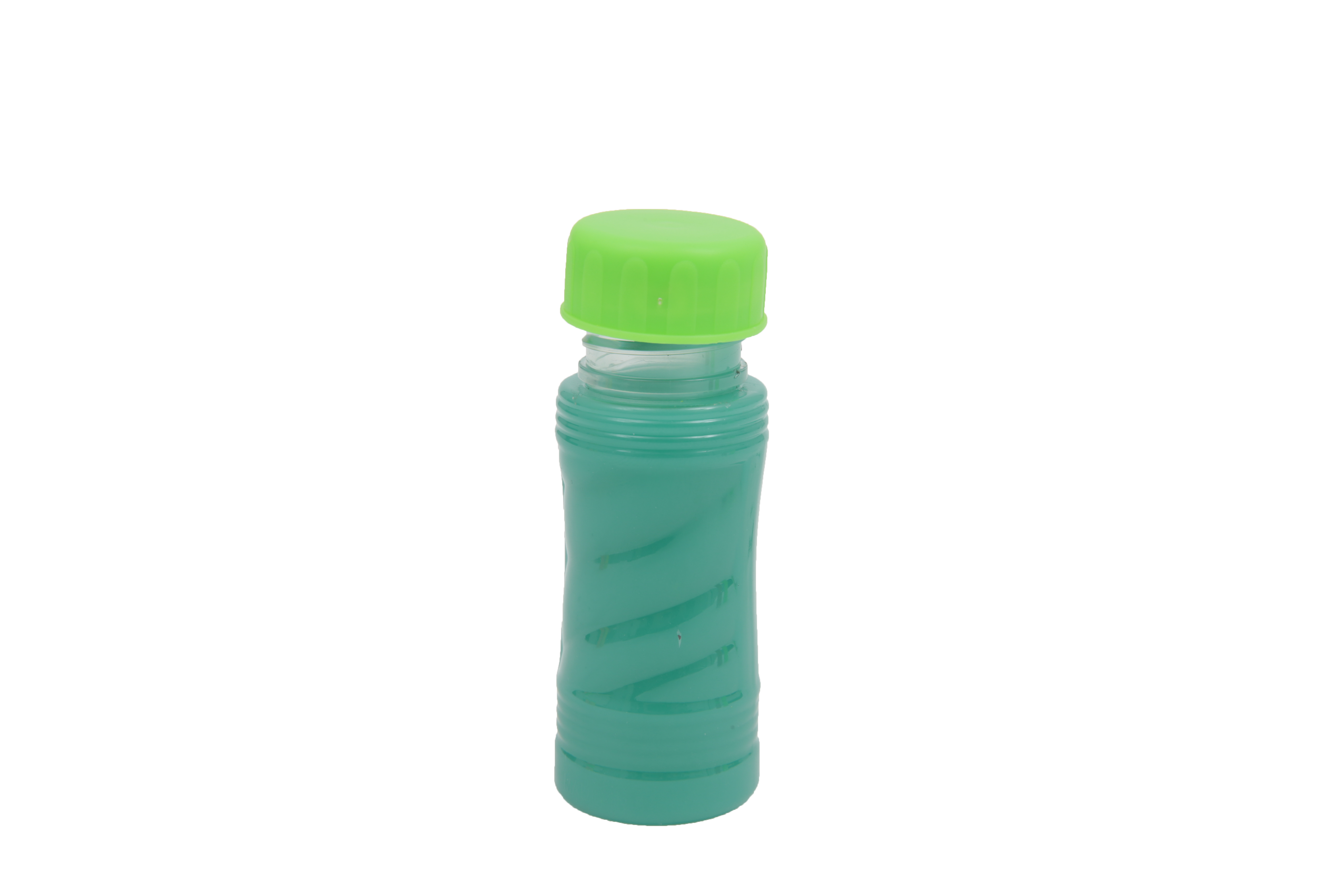 Una botella pequeña de solución de burbujas verde con una tapa verde. La botella está sobre una superficie blanca.