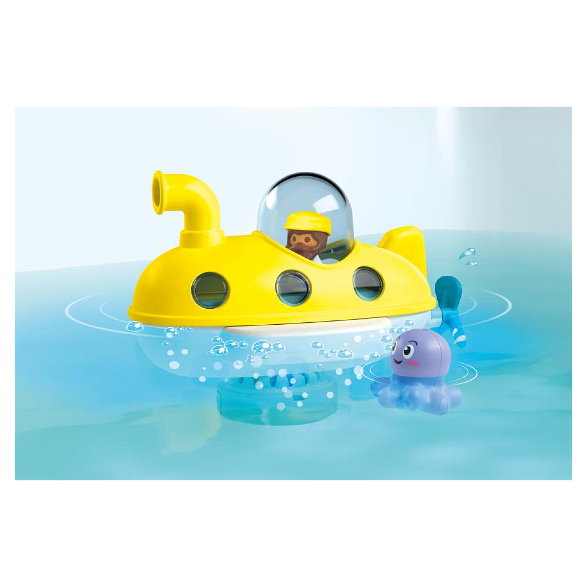 Sottomarino giocattolo giallo con un subacqueo e un polpo viola in acqua blu. Sfondo bianco.