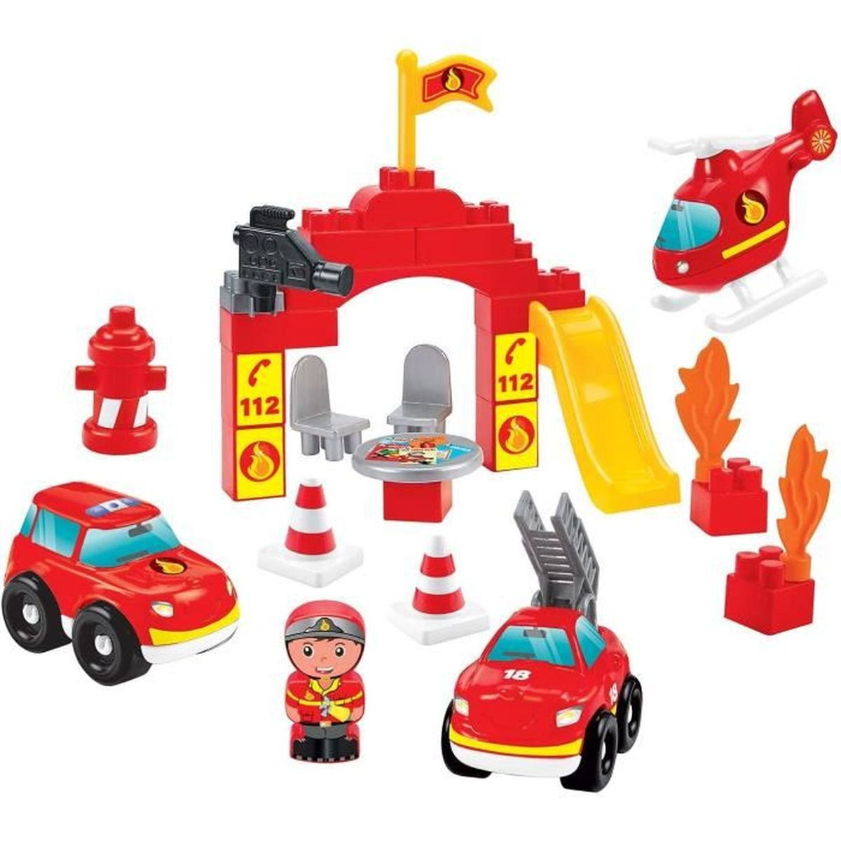 Set da gioco stazione dei pompieri rossa con auto, elicottero, pompieri e accessori. Include uno scivolo e un idrante.