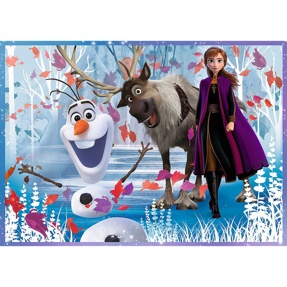 Anna, Sven, Olaf, neve. Anna indossa un cappotto viola. Sven, la renna, ha grandi corna.