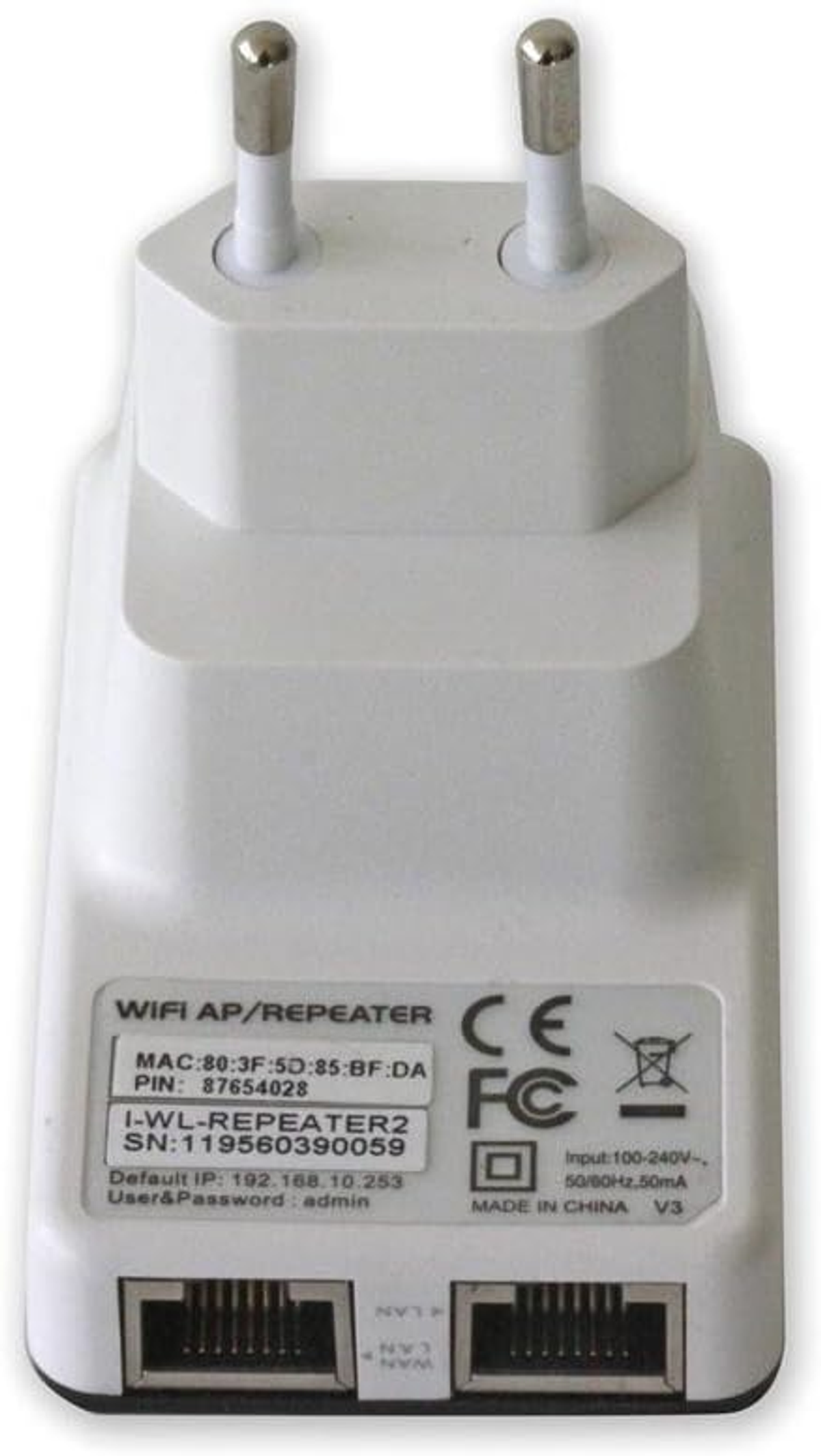 Weißer WiFi AP/Repeater, mit Stecker, Ethernet-Anschlüssen und technischen Details.