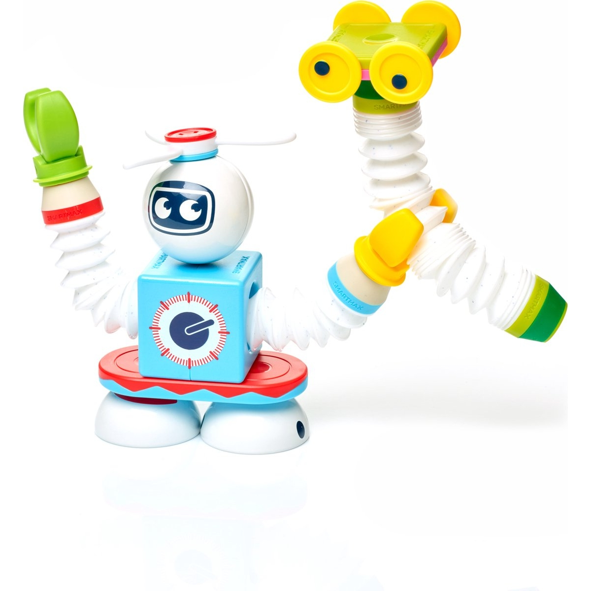 Un giocattolo robot colorato con corpo a cubo, testa rotonda e braccia flessibili, sfondo bianco.