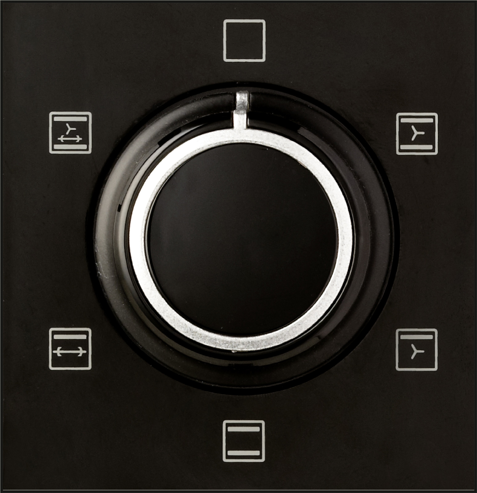 Czarny uchwyt sterowania piekarnikiem z symbolami na czarnej powierzchni.