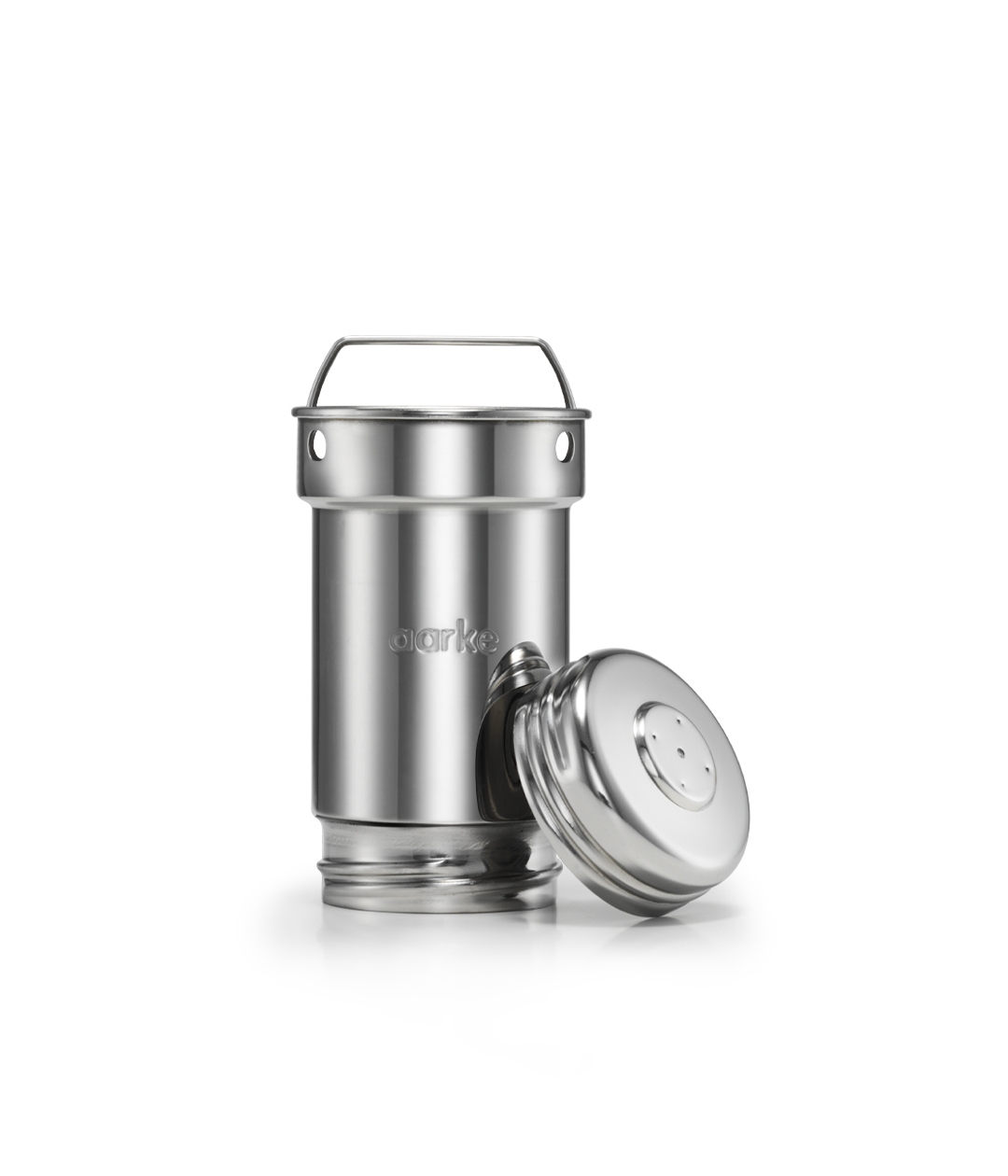 Stalowy pojemnik bez pokrywki, na białym tle.