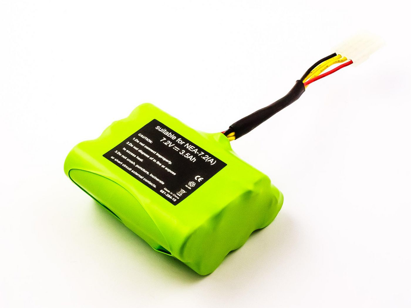Un pacco batterie verde con fili neri. Ha etichette con testo e connettori bianchi.