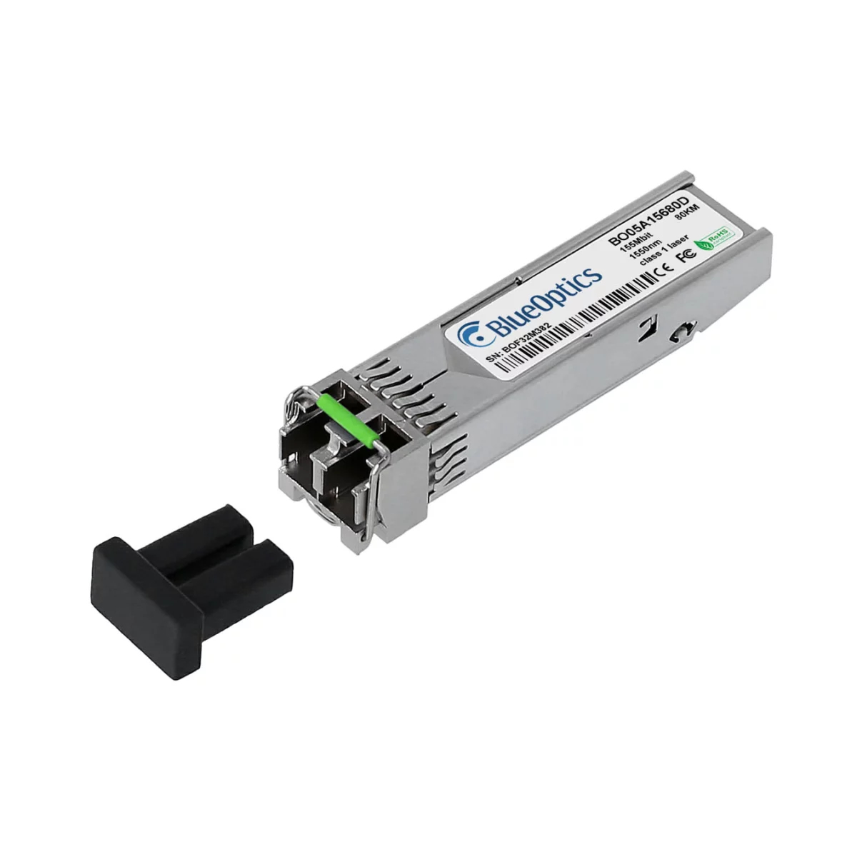 Silberner SFP-Transceiver mit abgenommenem schwarzen Deckel. BlueOptics-Etikett. Weißer Hintergrund.