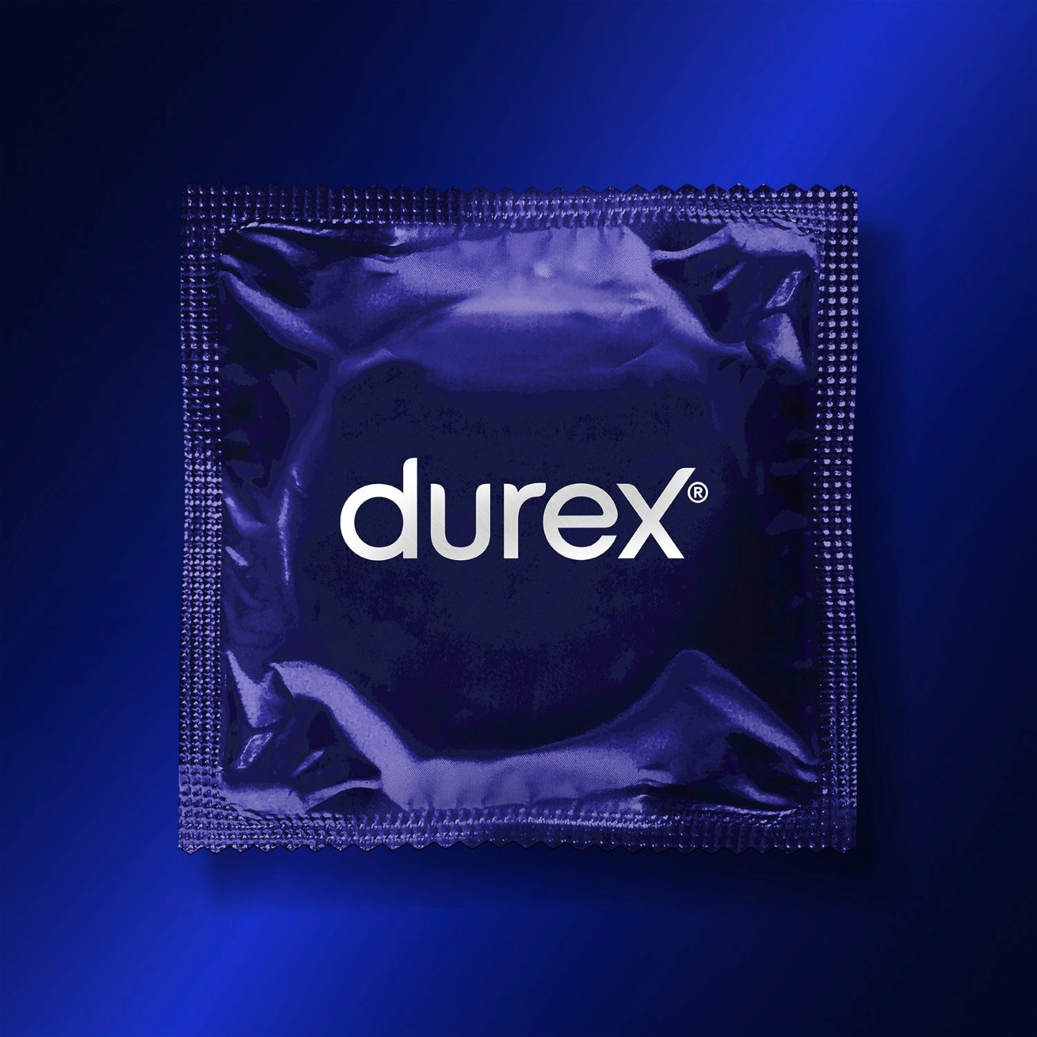 Prezerwatywa Durex w fioletowej folii na niebieskim tle, z białym logo Durex.