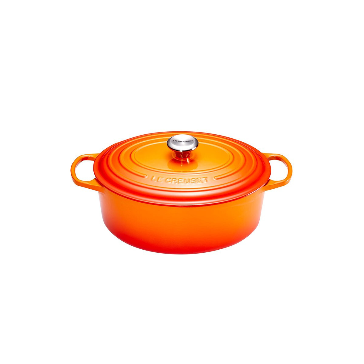 Pomarańczowy garnek Le Creuset z srebrnym uchwytem i rączkami.