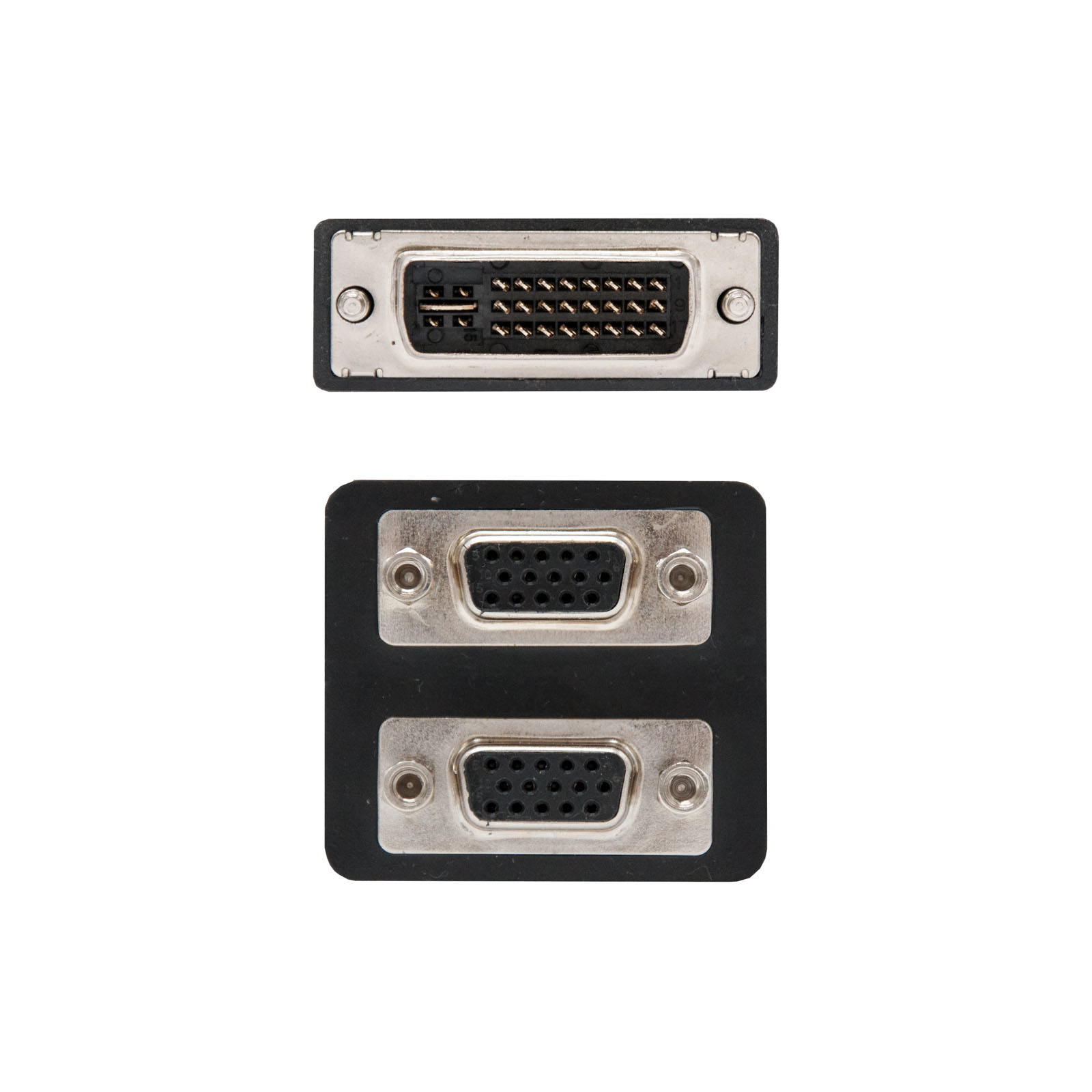 Conectores DVI y VGA negros, primer plano, sobre un fondo blanco.