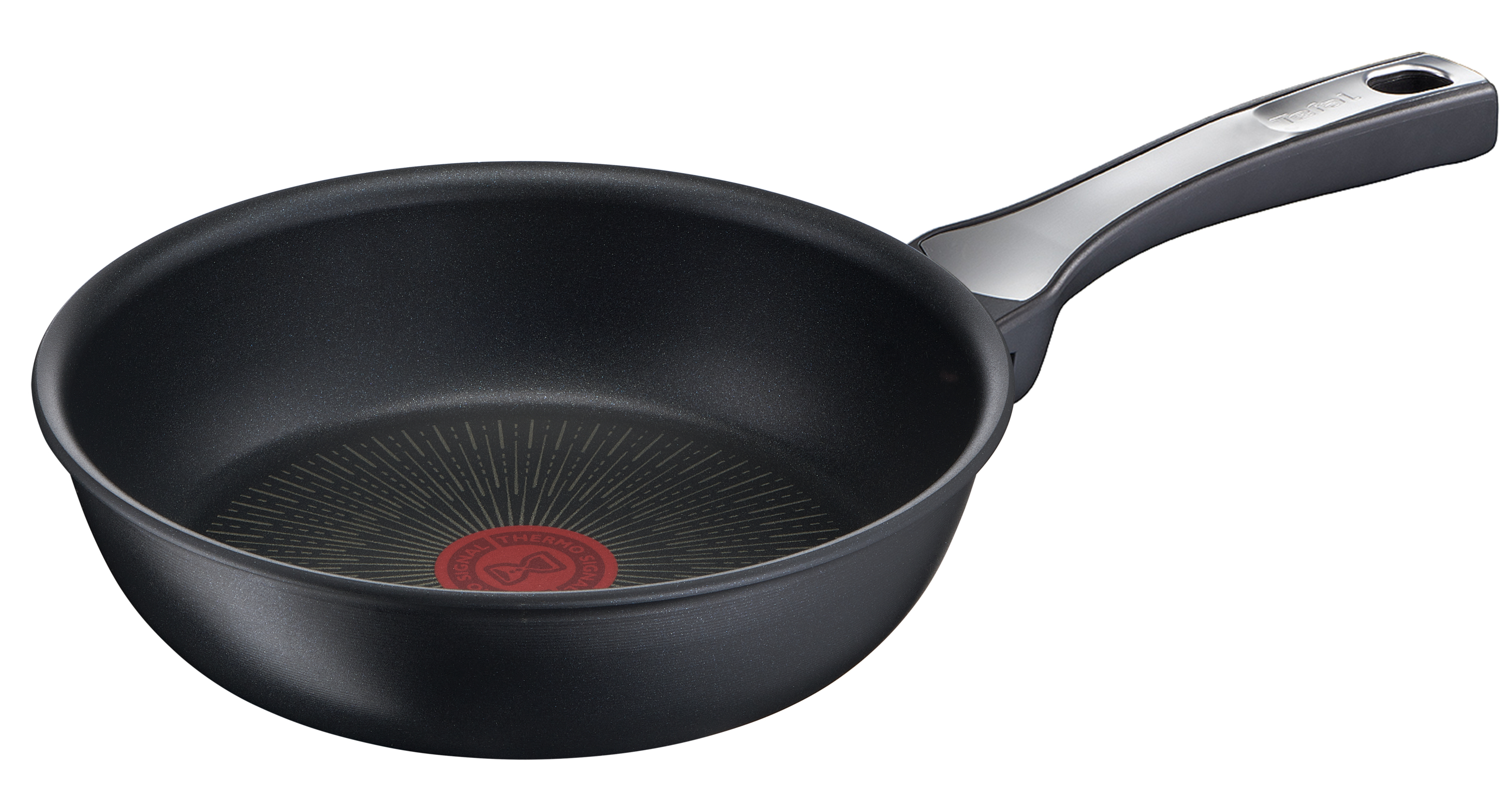 Czarna patelnia z metalowym uchwytem; widoczne logo Tefal.