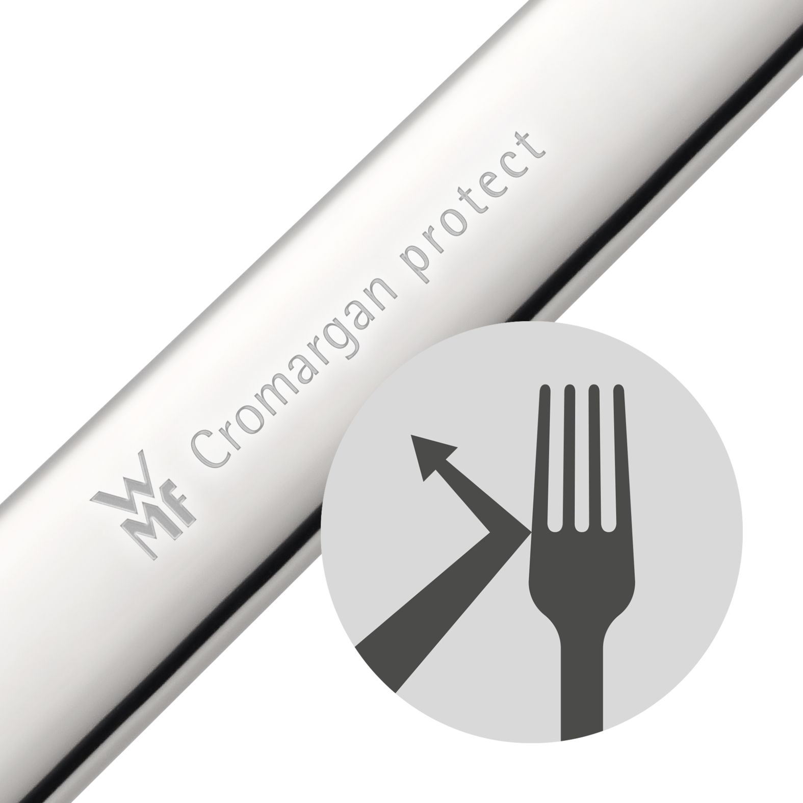 Primo piano di una forchetta con logo WMF. Il design della forchetta è mostrato con un riflesso.