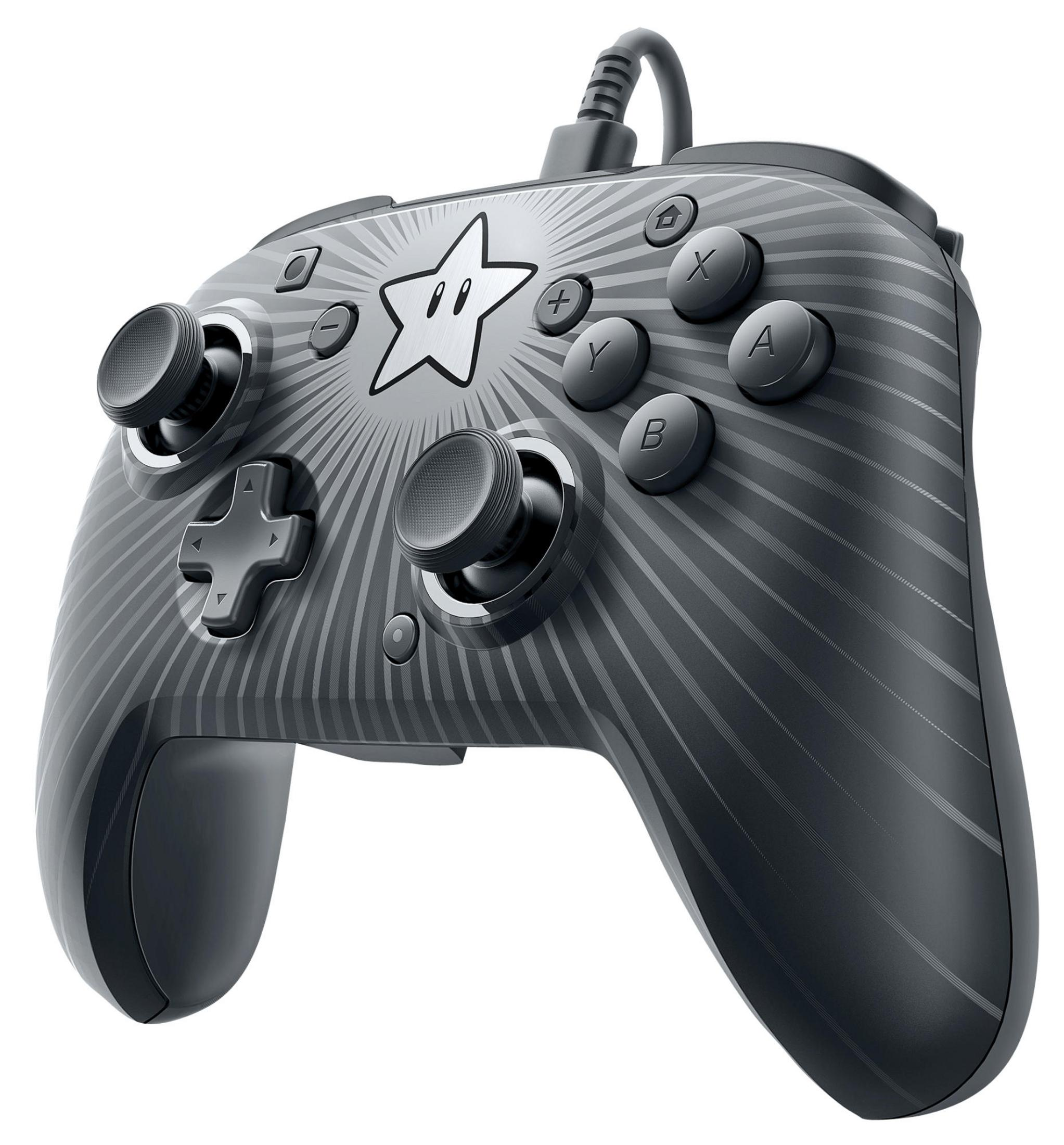 Szary kontroler do gier z gwiazdą i przyciskami. Ma dwa joysticki i kabel.