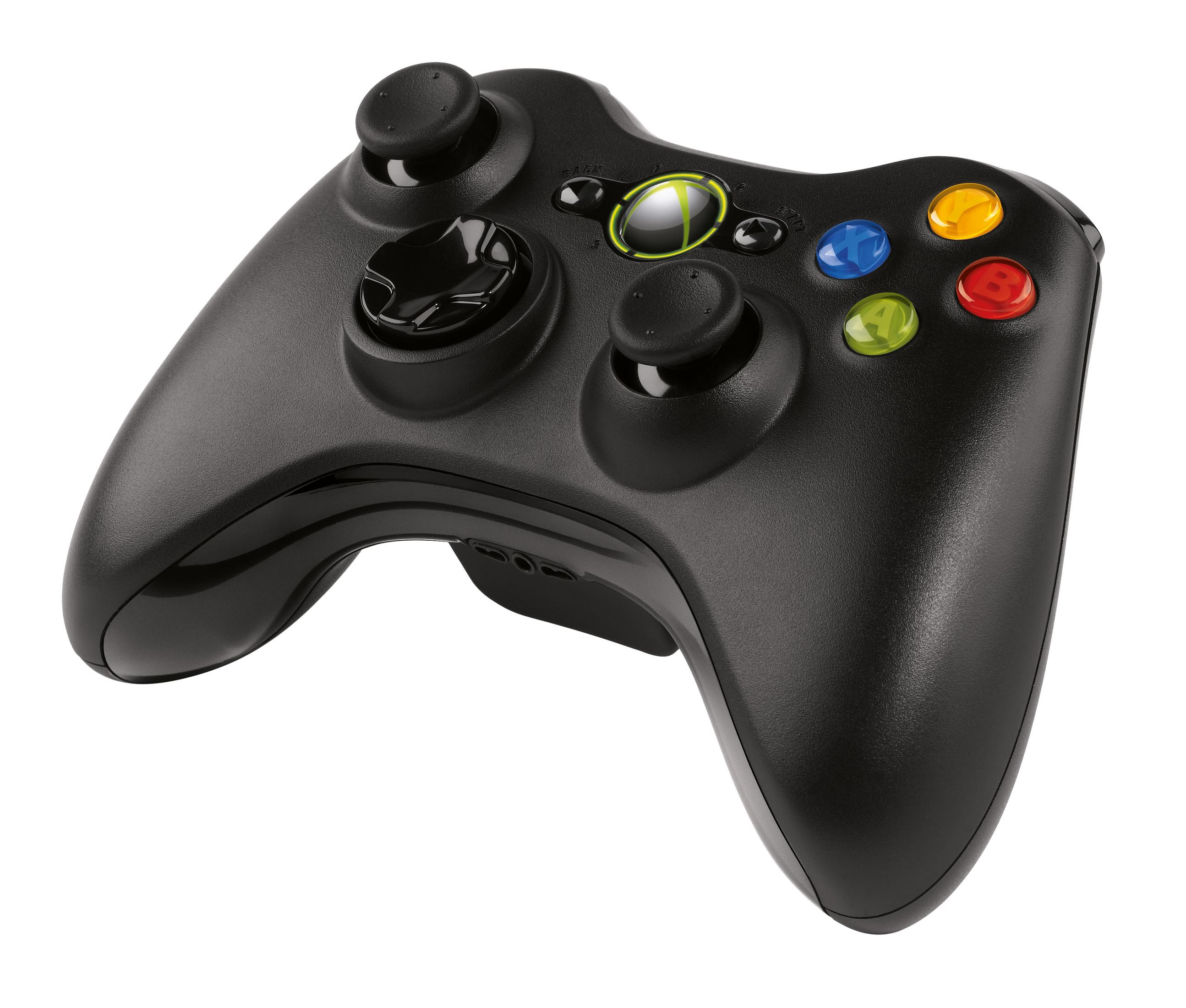 Schwarzer Xbox-Controller mit farbigen Knöpfen, auf weißem Hintergrund.