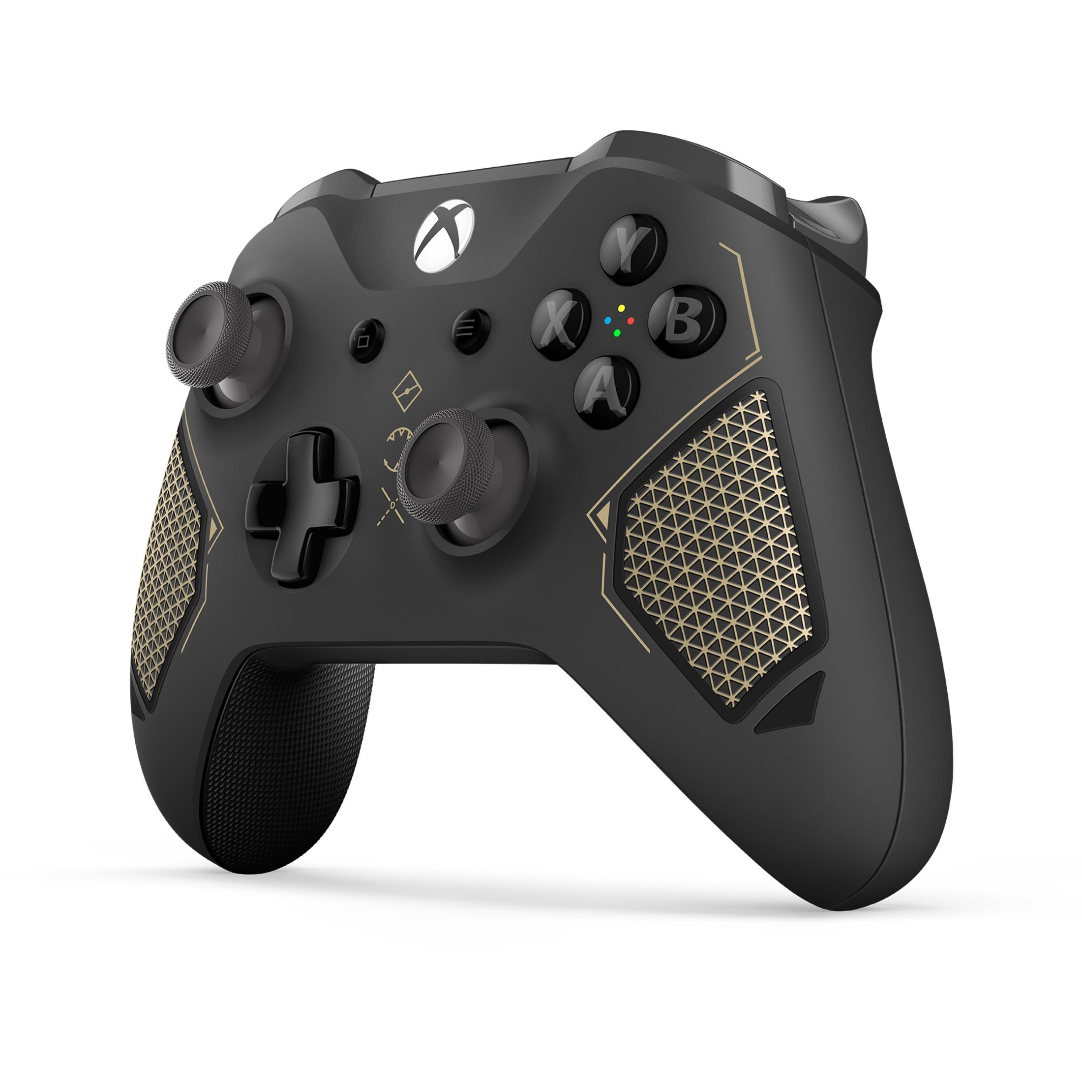 Schwarzer Xbox-Controller mit goldenen Akzenten und Knöpfen auf weißem Grund.