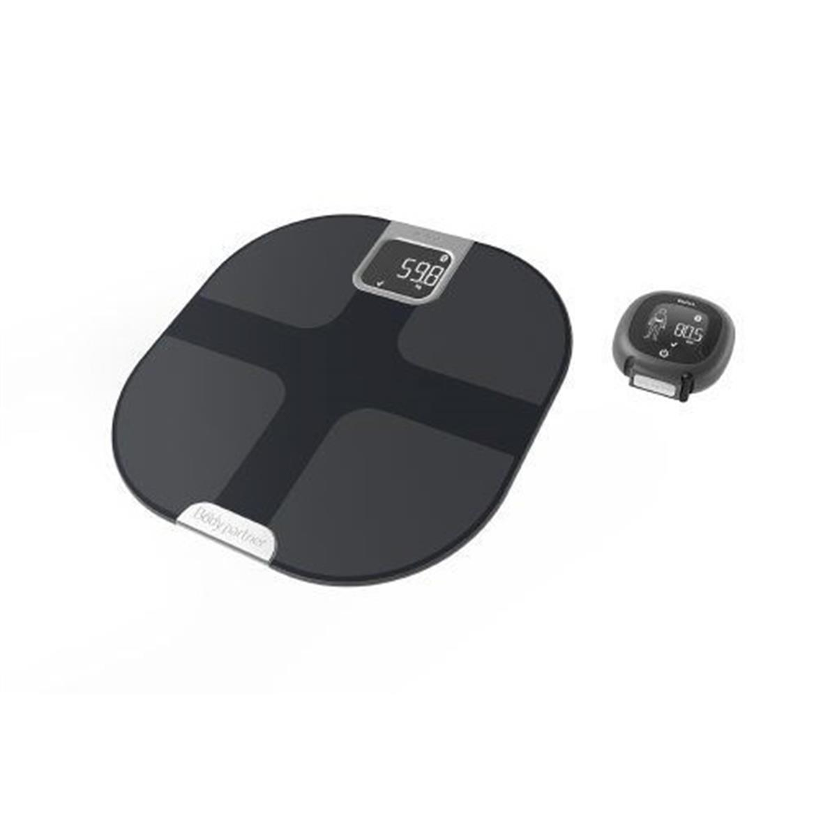 Czarna waga i małe czarne urządzenie. Wyświetlacz cyfrowy na wadze pokazuje 59,8.