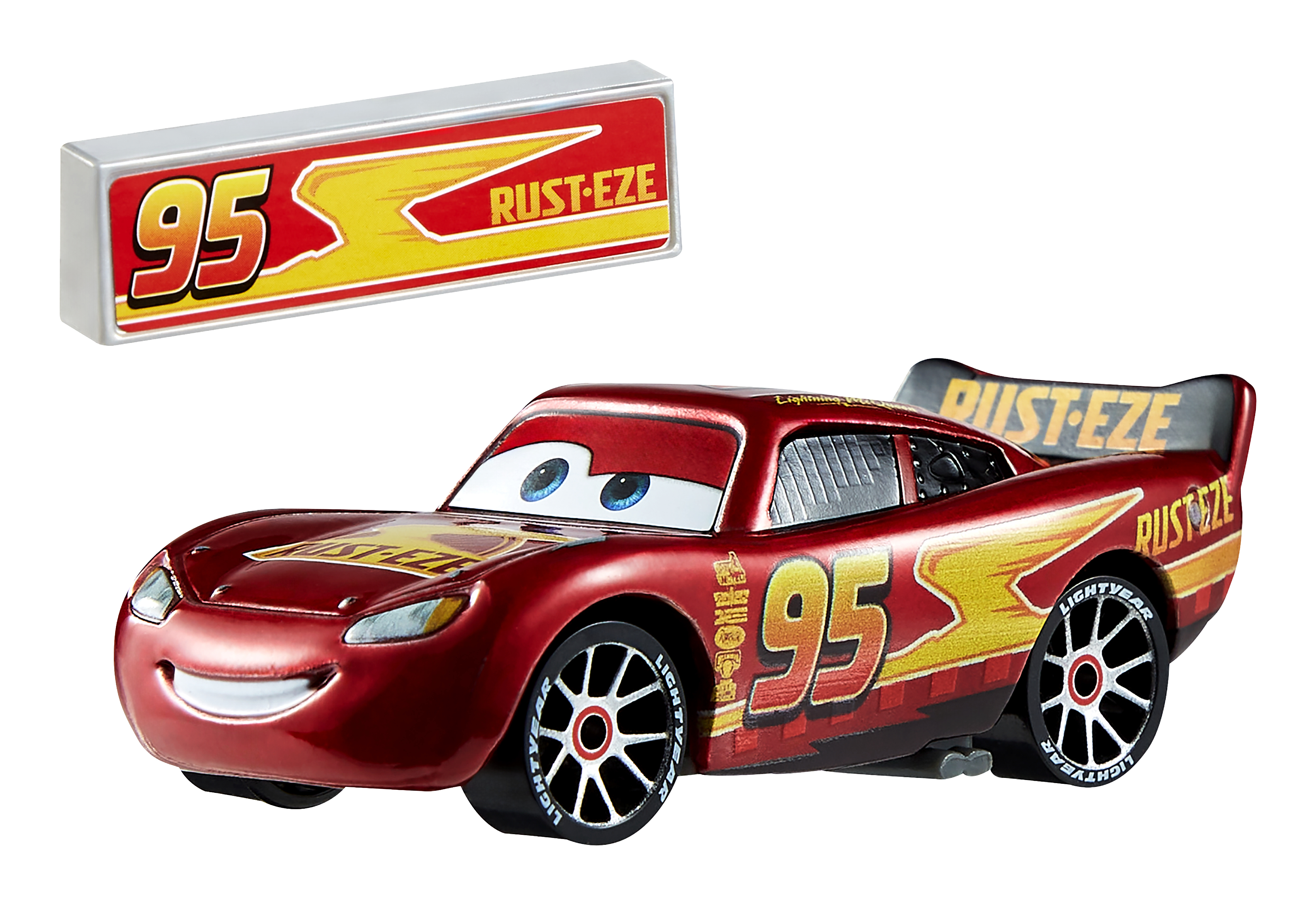 Coche rojo Lightning McQueen con el número 95. Fondo blanco con una señal.