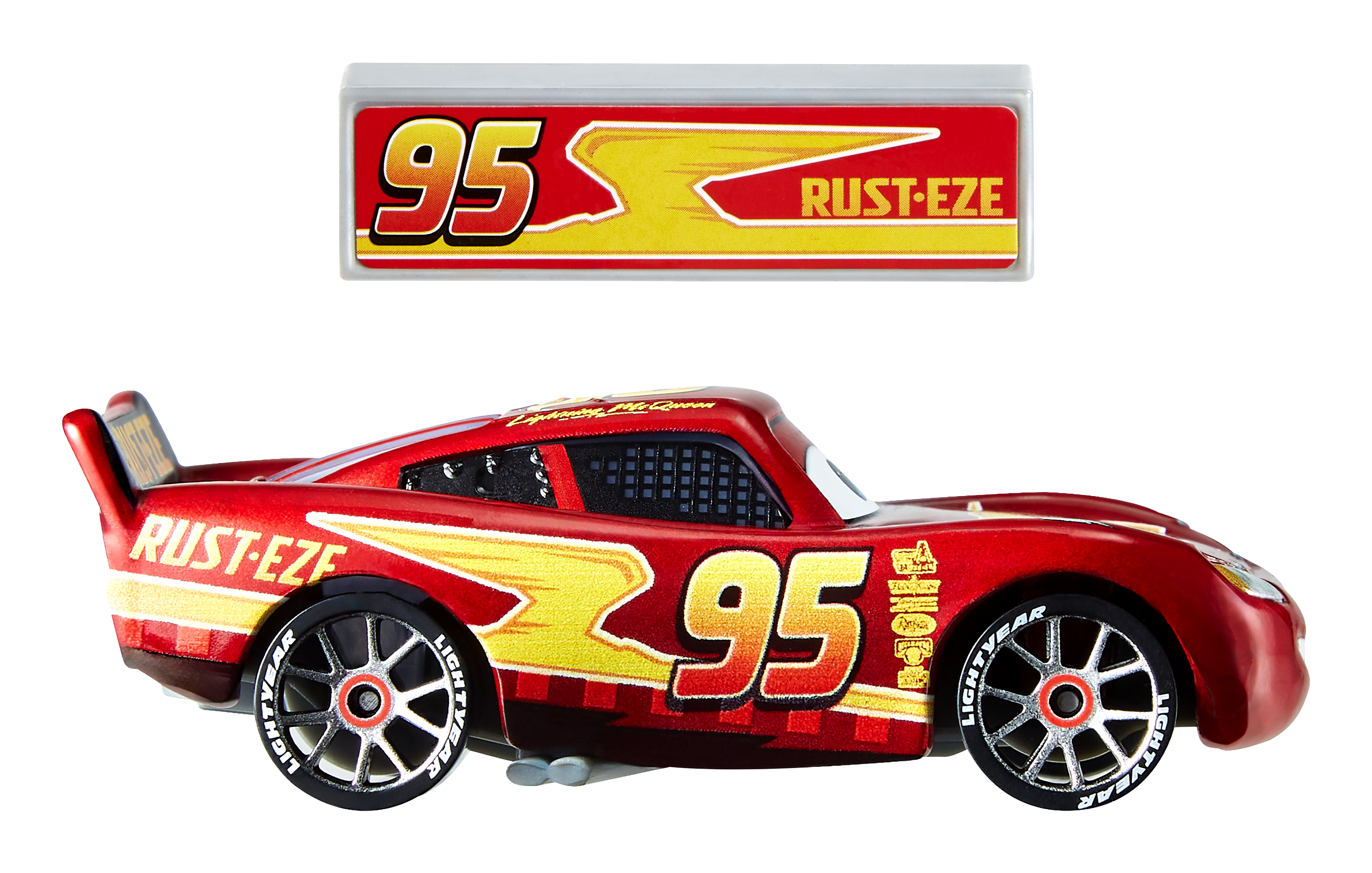 Coche de juguete rojo Lightning McQueen con el número 95 y la marca Rust-eze.