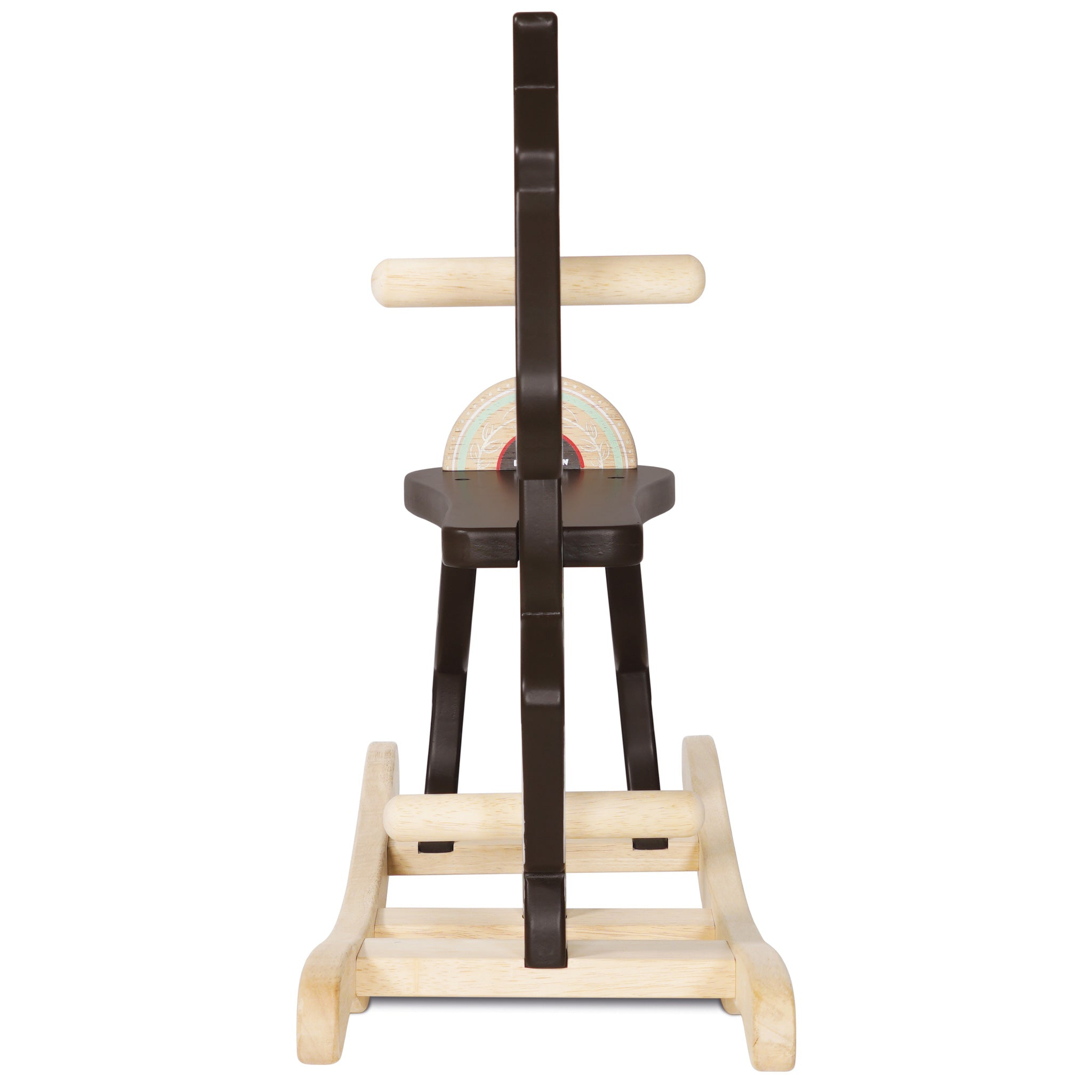 Schaukelpferd aus Holz, brauner Körper, helle Holzwippen und Griffe. Die Rückenlehne hat ein farbenfrohes Design.