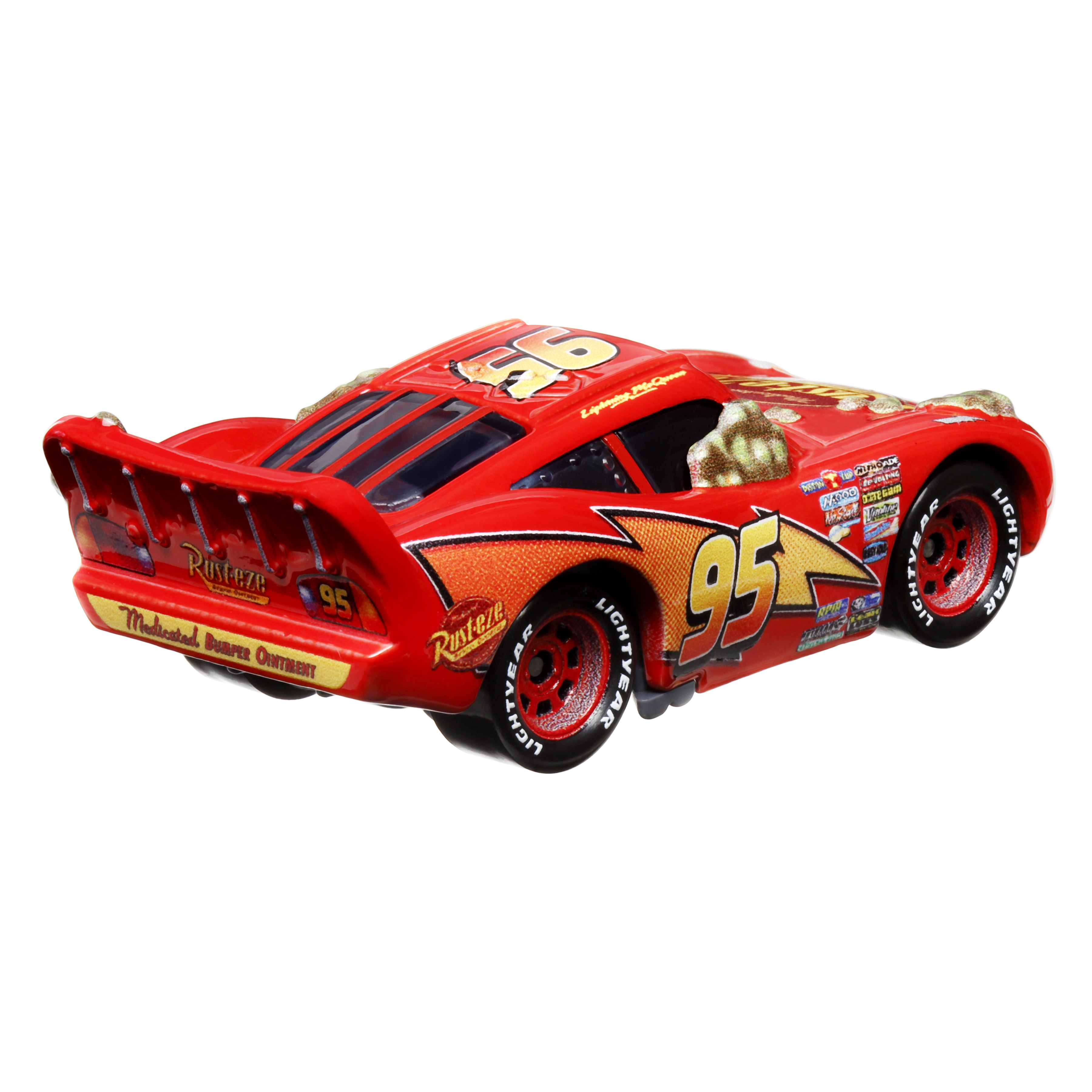 Rotes Spielzeugauto mit der Nummer 95 und Blitzdetails, isoliert auf weißem Hintergrund.