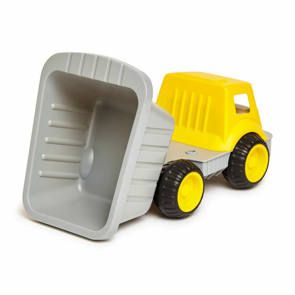 Camion giocattolo giallo e grigio. Ha un grande cassone grigio e una cabina gialla.