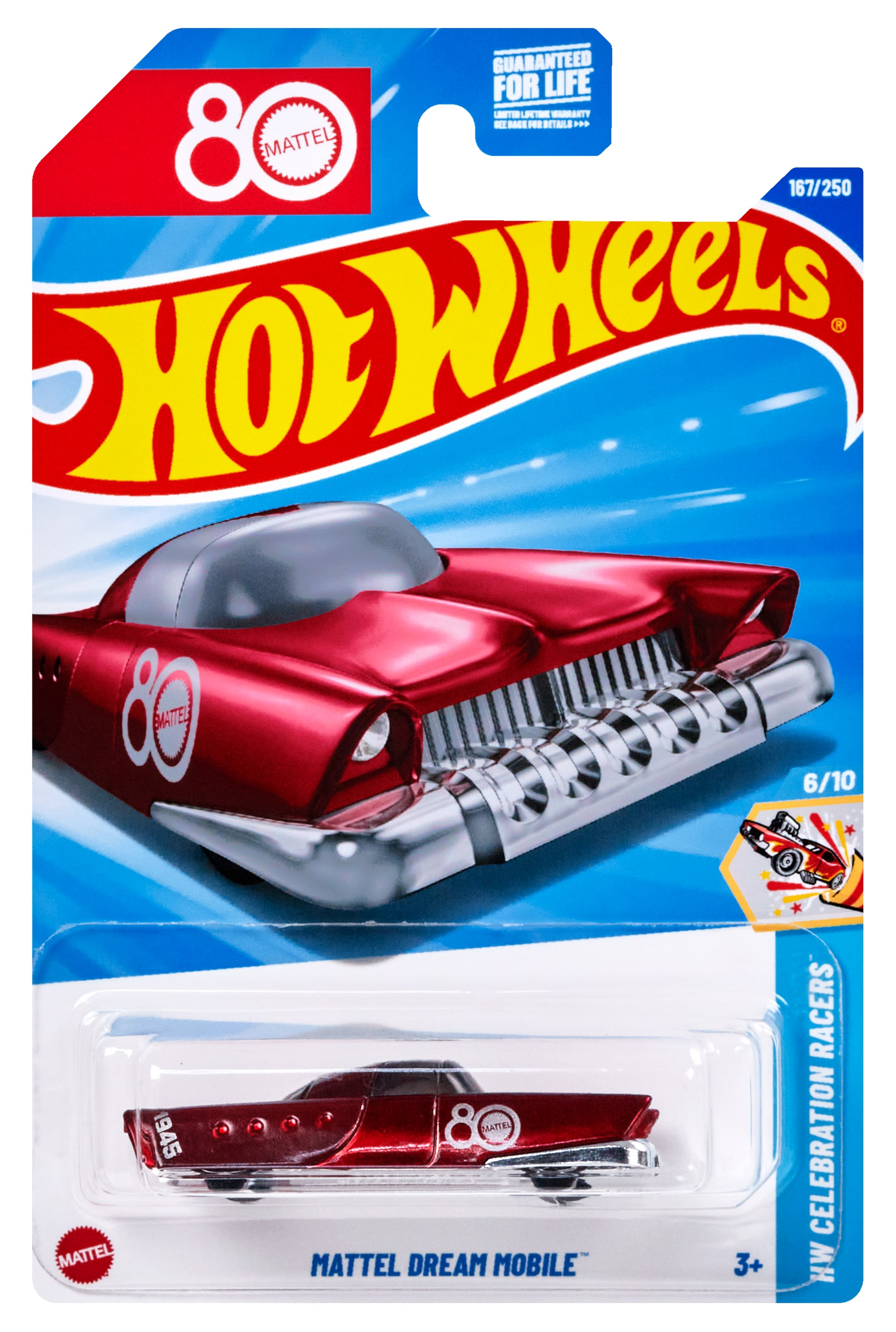 Un'auto giocattolo rossa in una confezione. Ha il numero 80 e l'anno 1945. La confezione è blu.