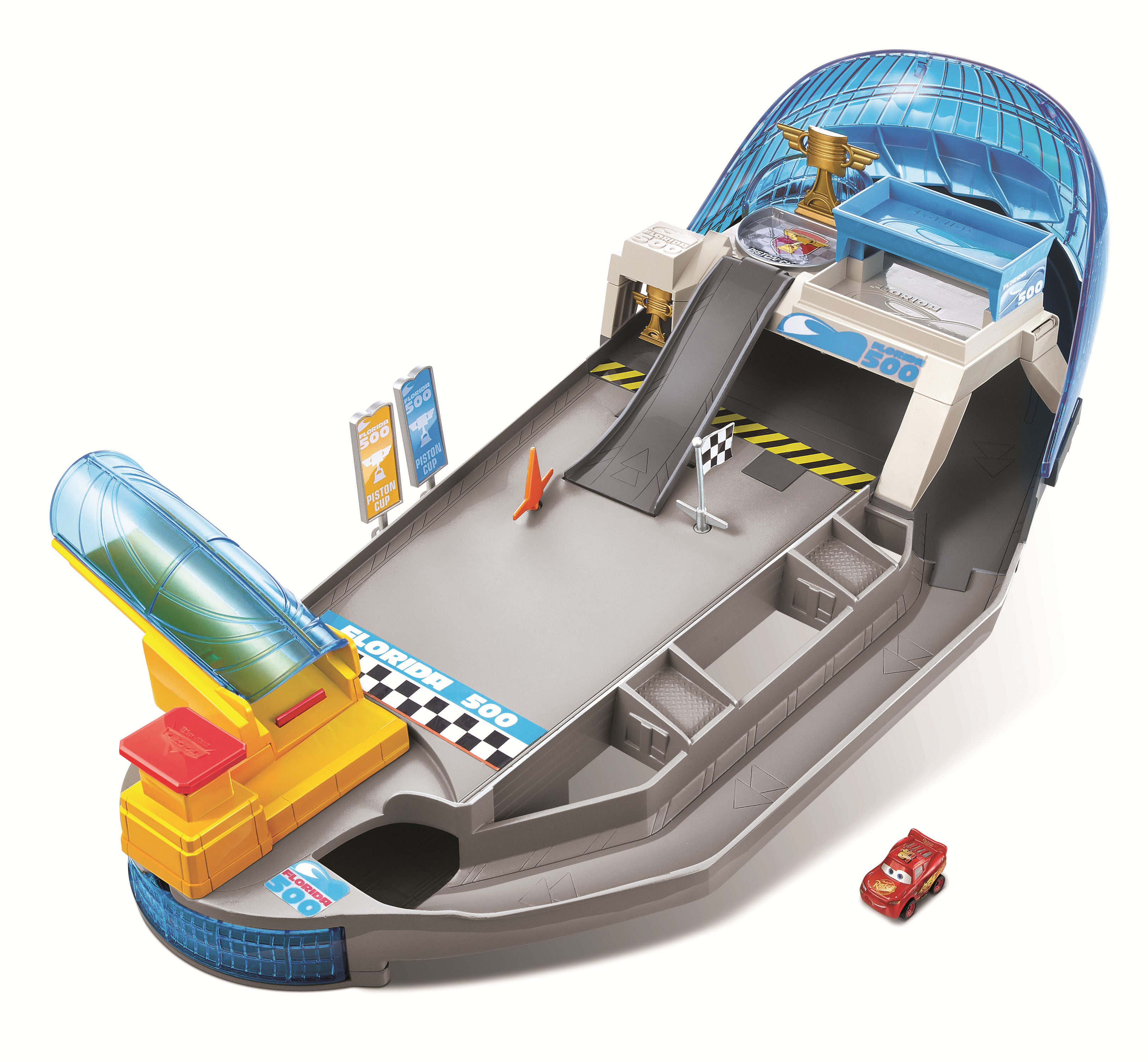 Zabawkowa trasa wyścigowa z samochodem. Niebiesko-biały tor z samochodem. Białe tło.