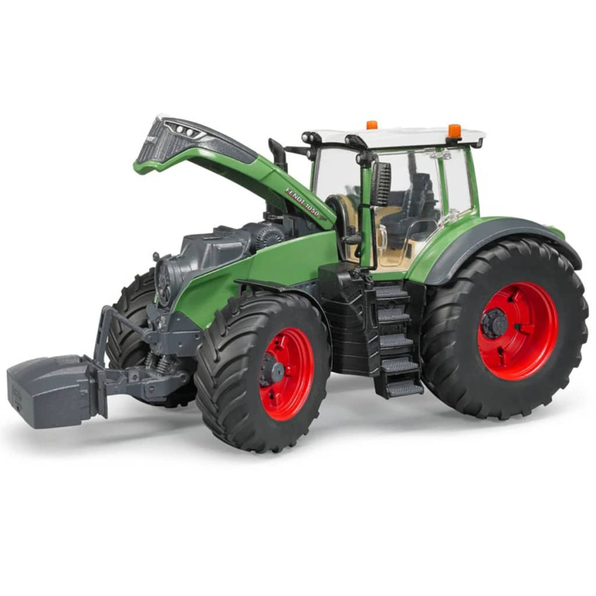 Zielony traktor zabawkowy z otwartą maską. Ma czerwone koła, szary przód i kabinę.