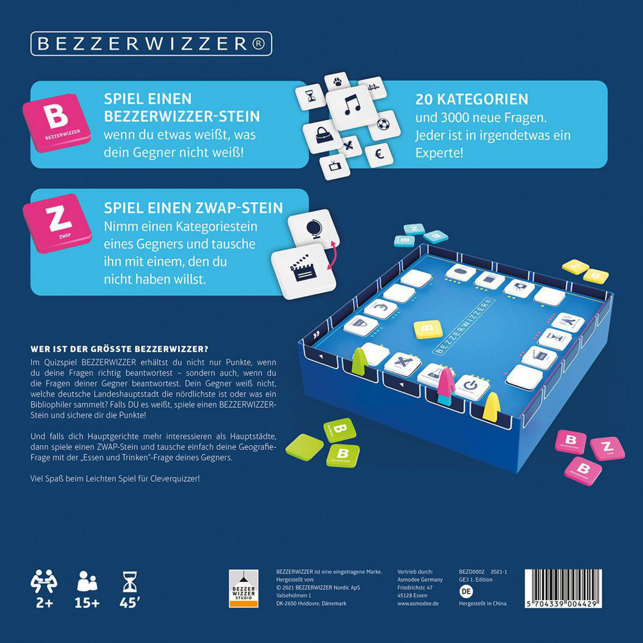 Brettspielbox mit Text und Spielsteinen auf blauer Oberfläche.