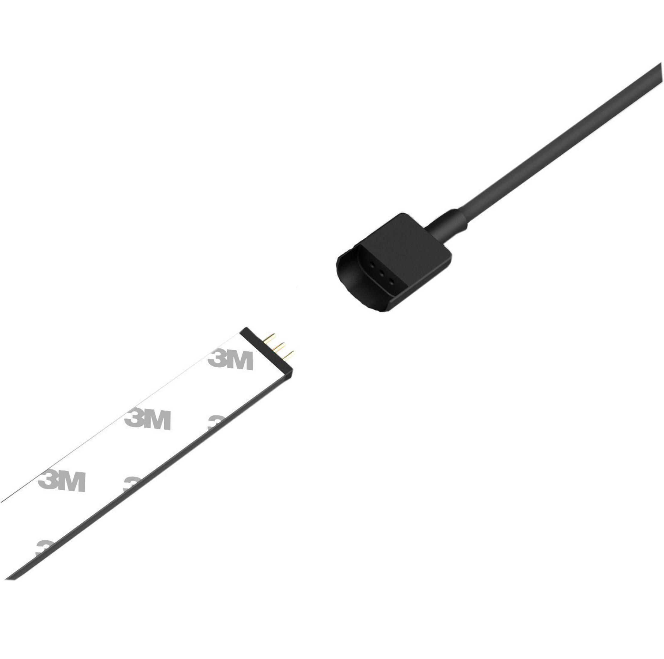 Gros plan d'un connecteur avec du ruban adhésif sur fond blanc. Montre un point de connexion.